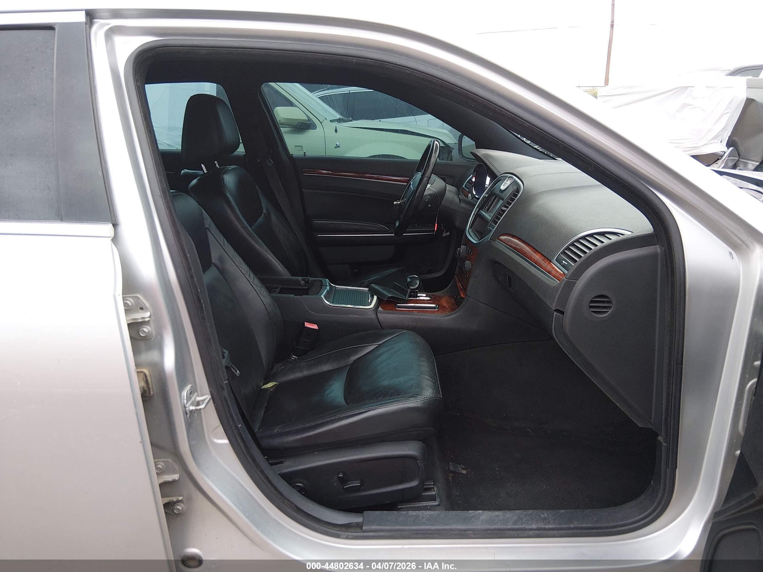 CHRYSLER 300 image 5