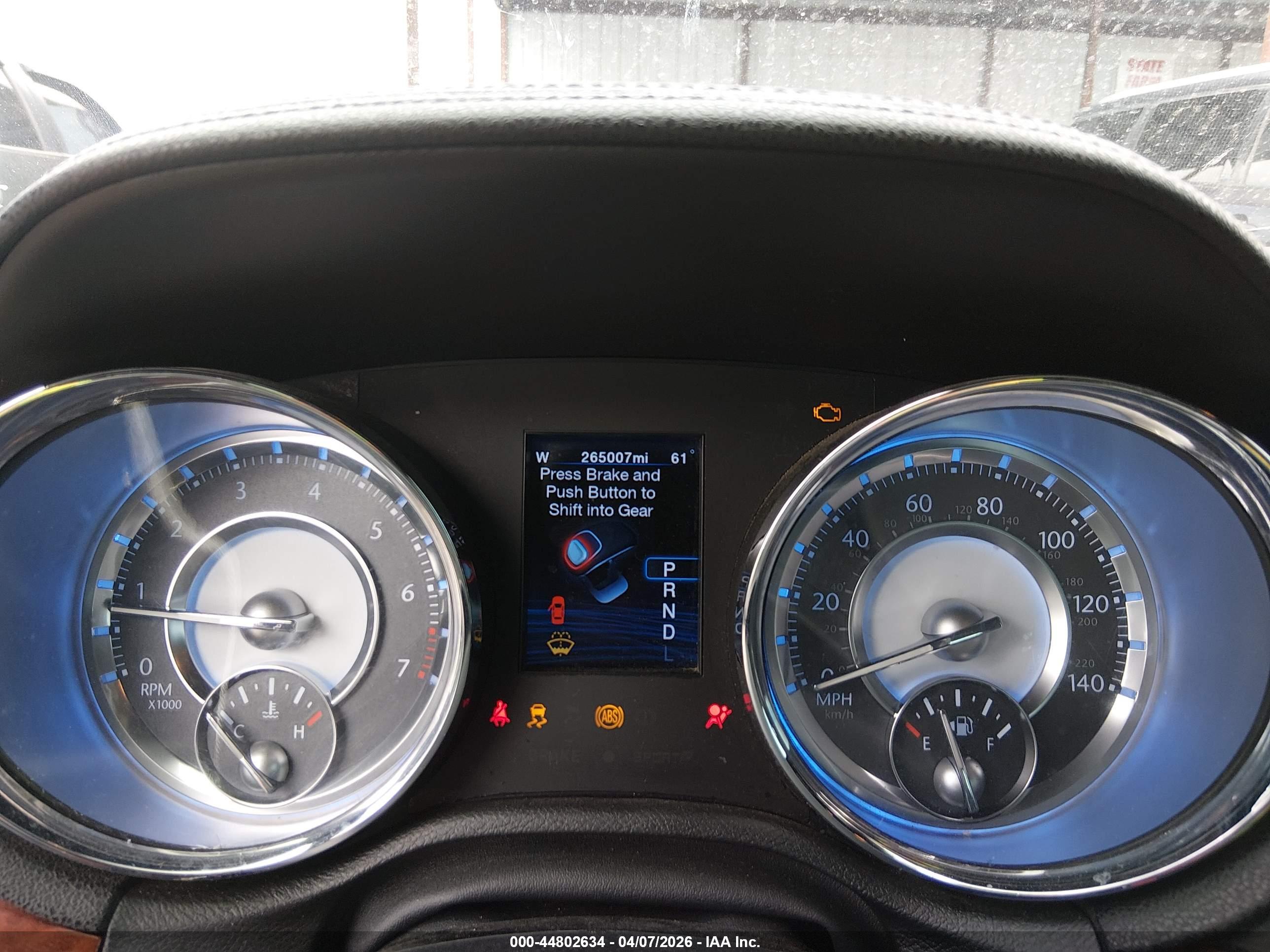 CHRYSLER 300 image 7
