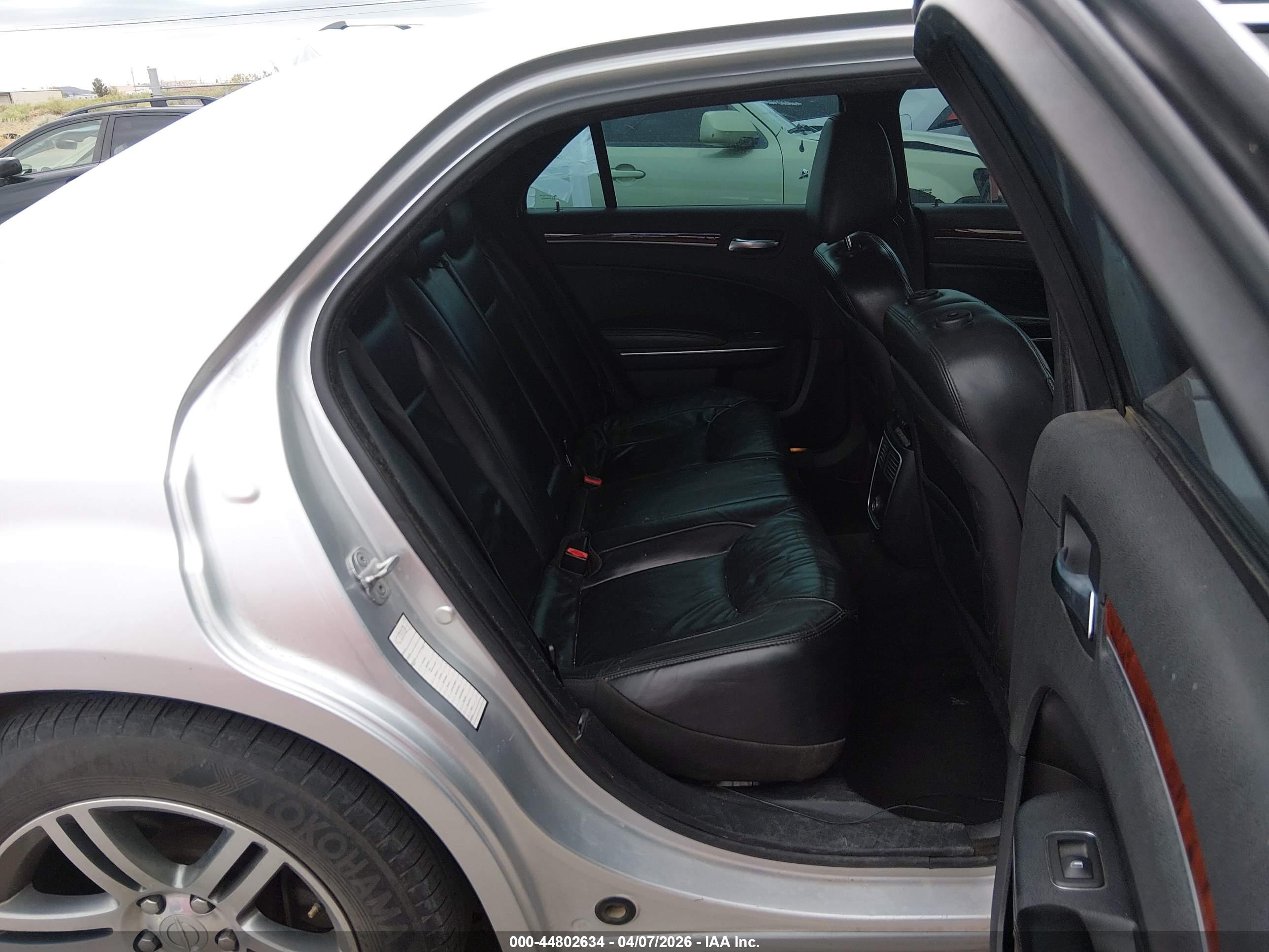 CHRYSLER 300 image 8
