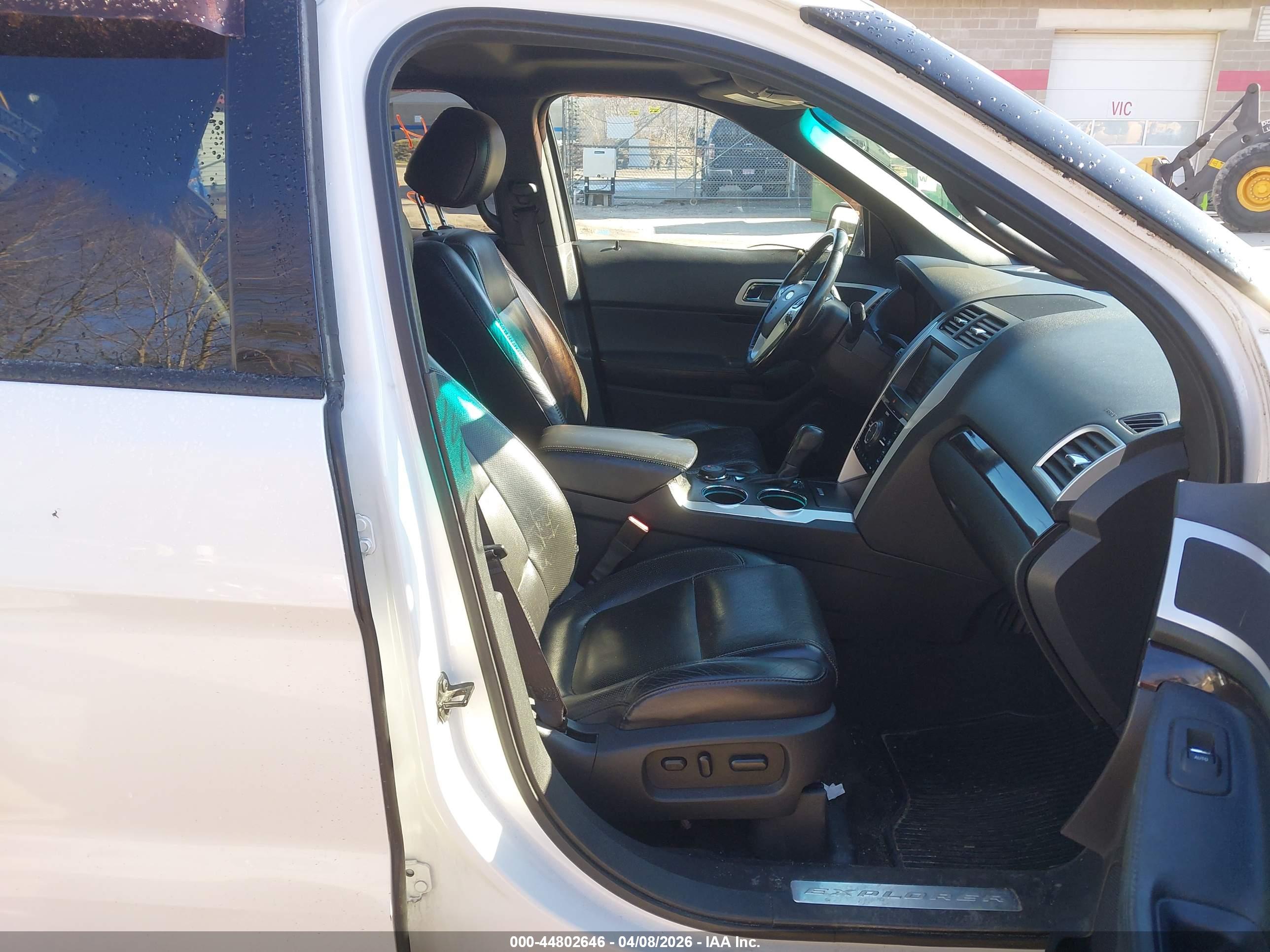 FORD EXPLORER image 5
