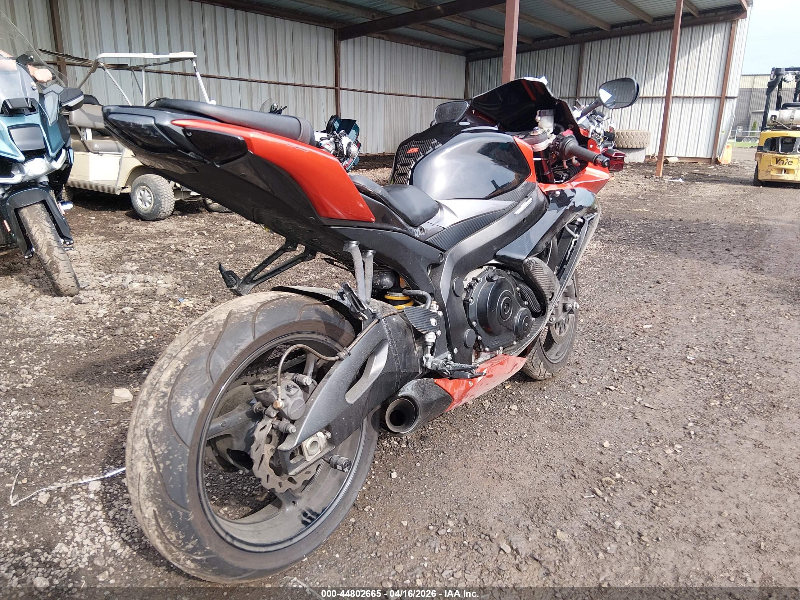 SUZUKI GSX-R750 image 4