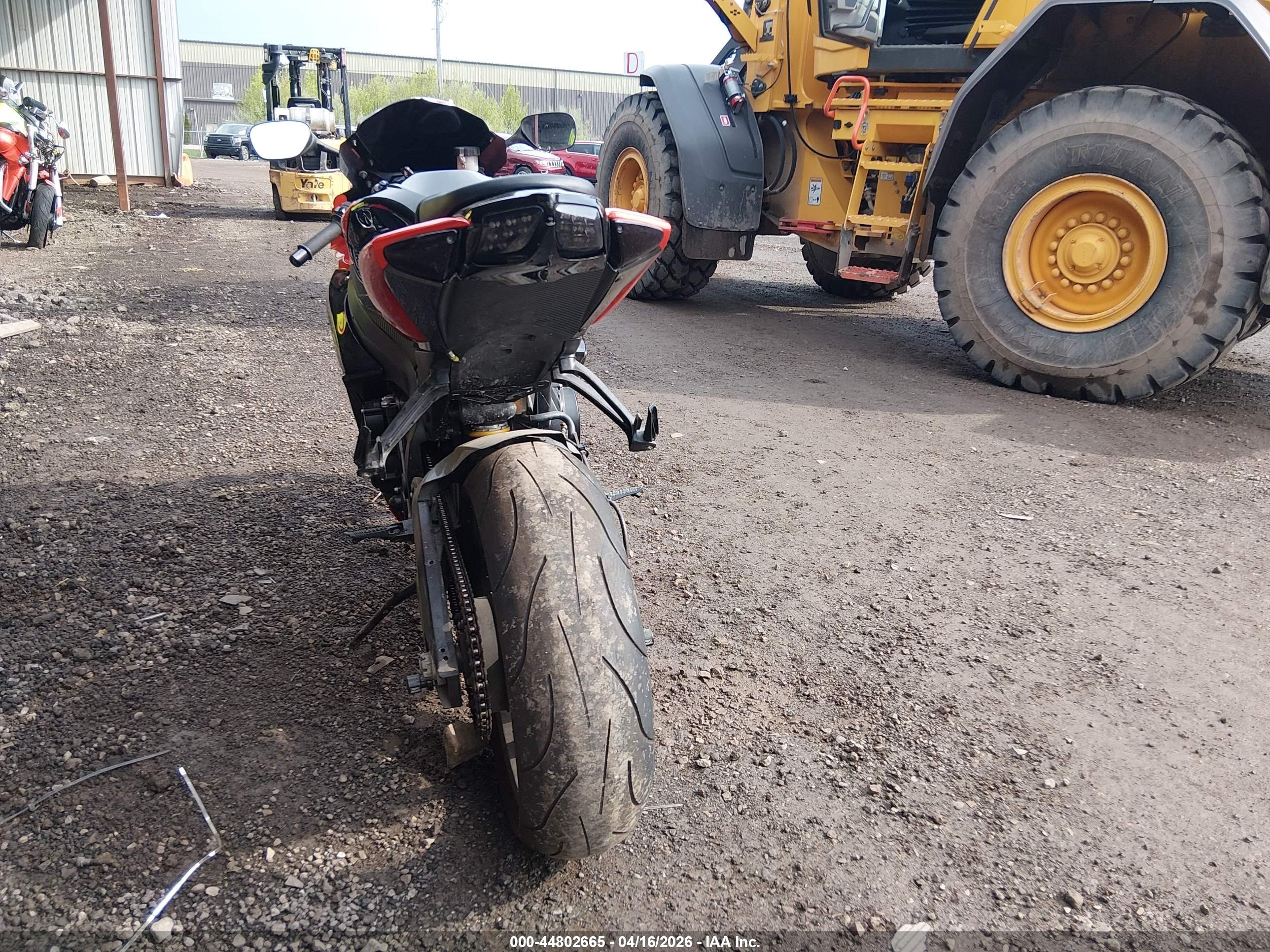 SUZUKI GSX-R750 image 6