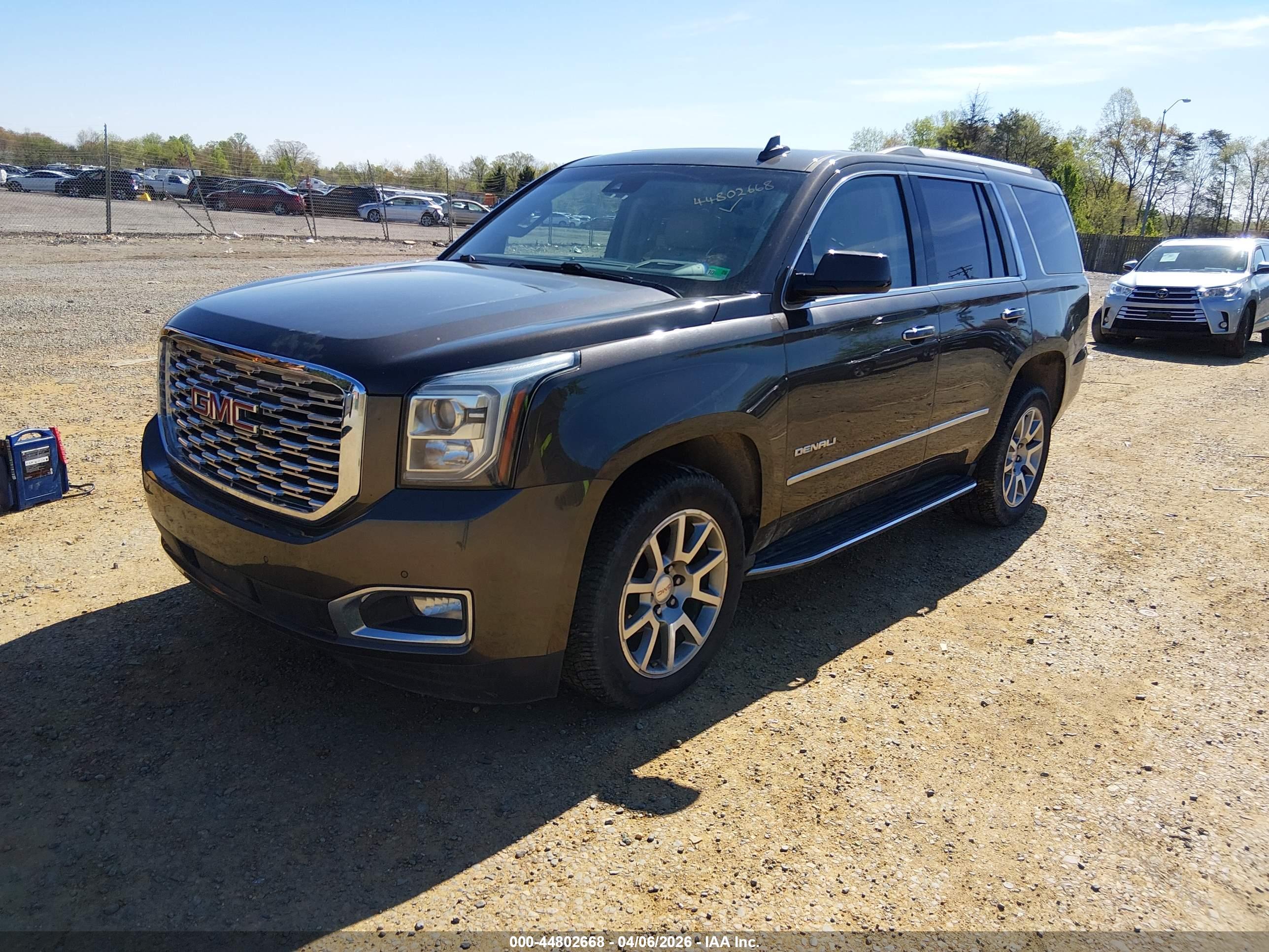 GMC YUKON image 2