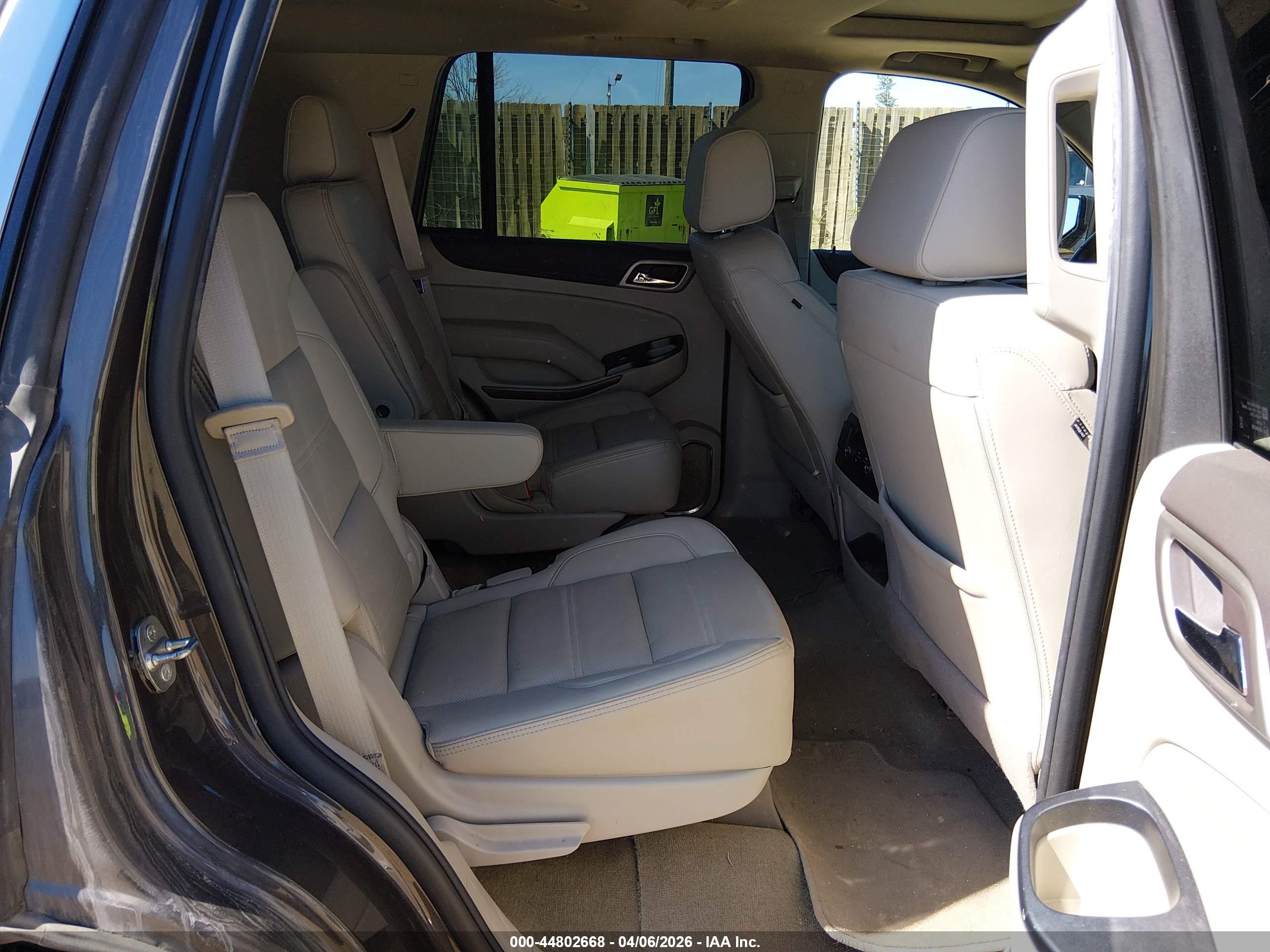 GMC YUKON image 8
