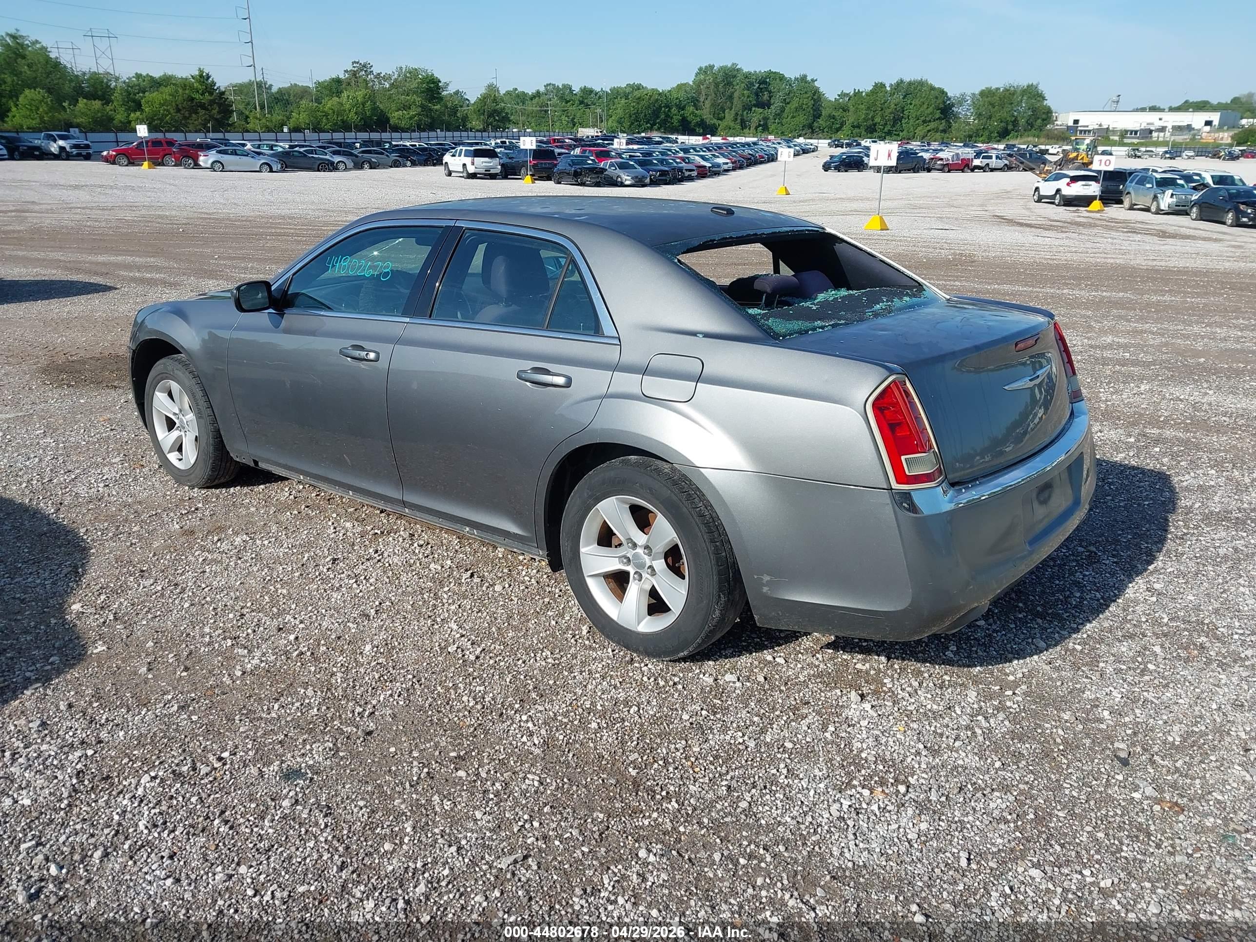 CHRYSLER 300 image 3
