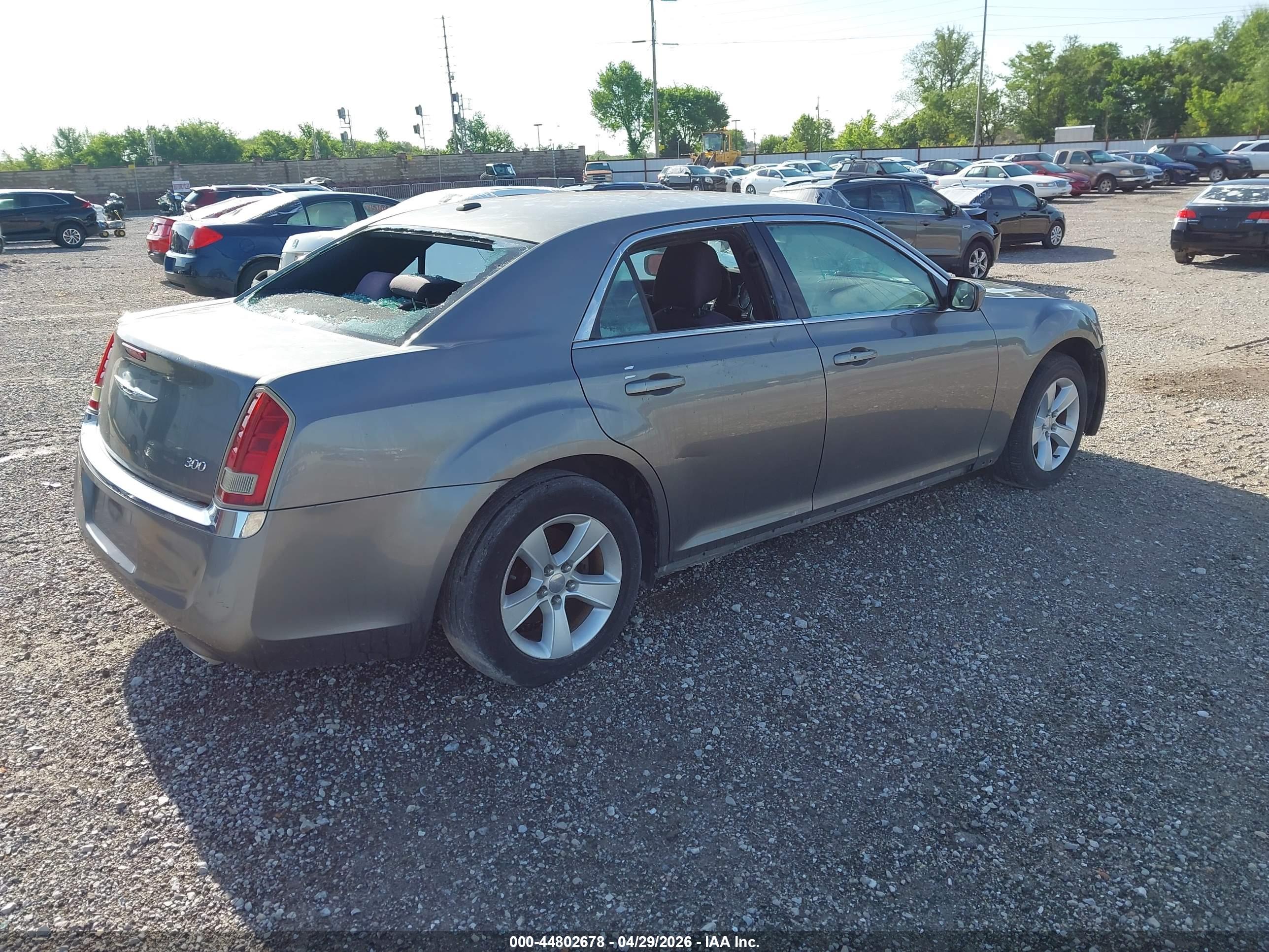 CHRYSLER 300 image 4