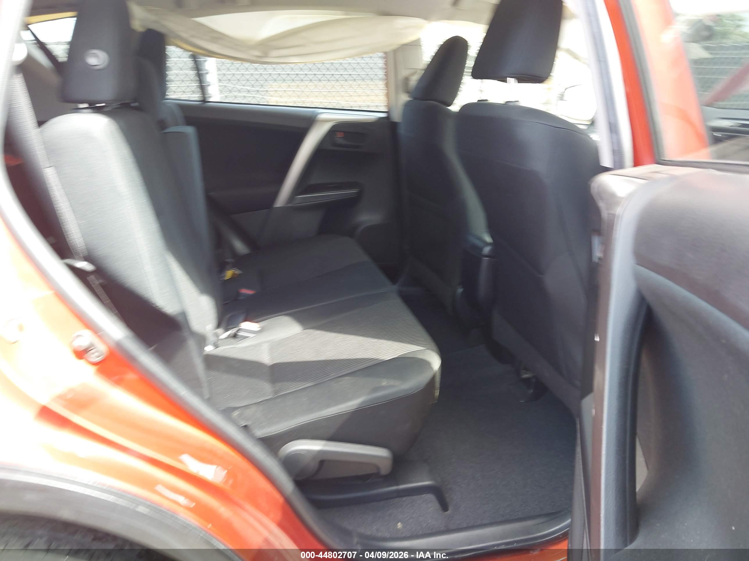 TOYOTA RAV4 image 8