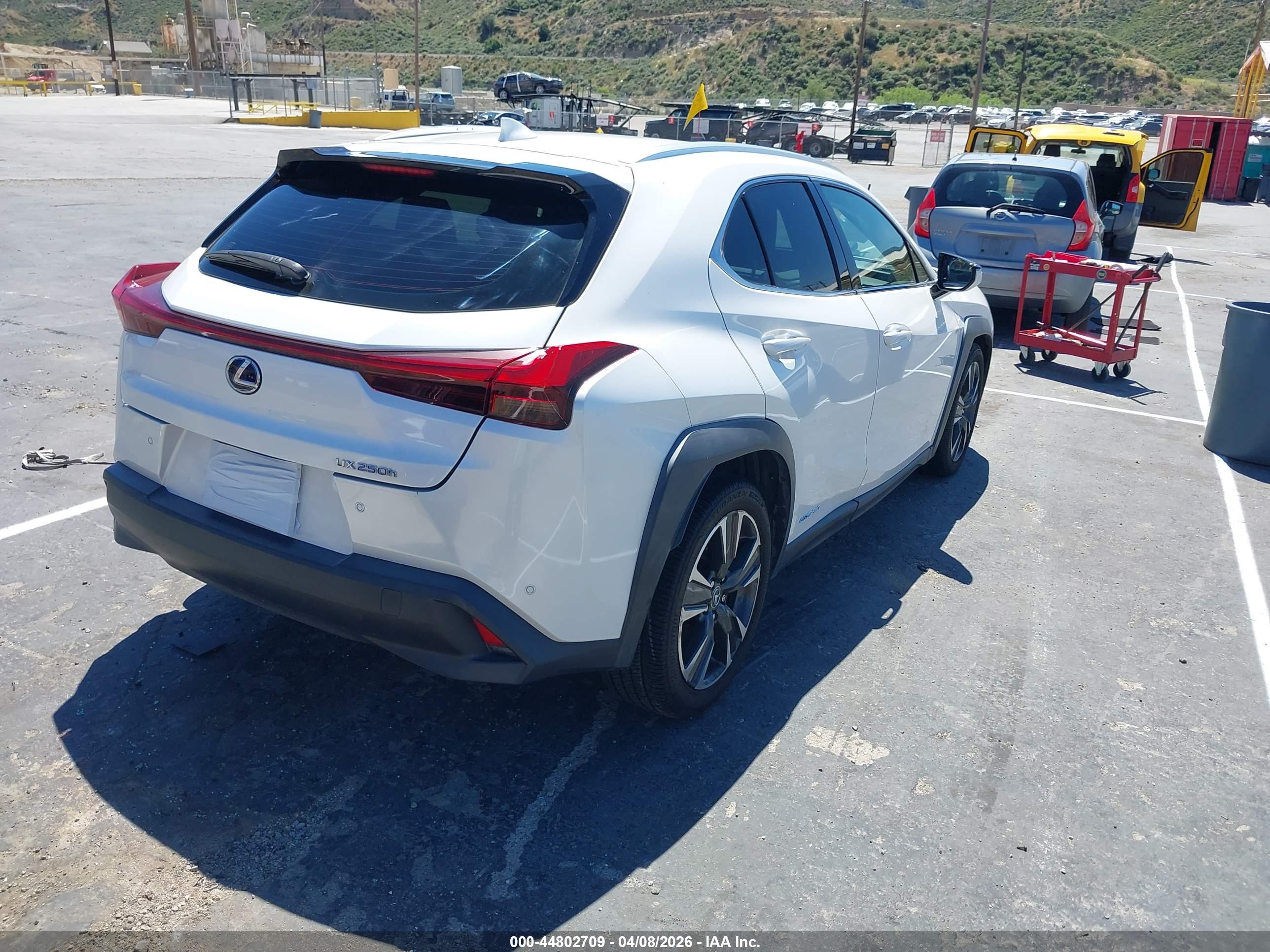 LEXUS UX image 4