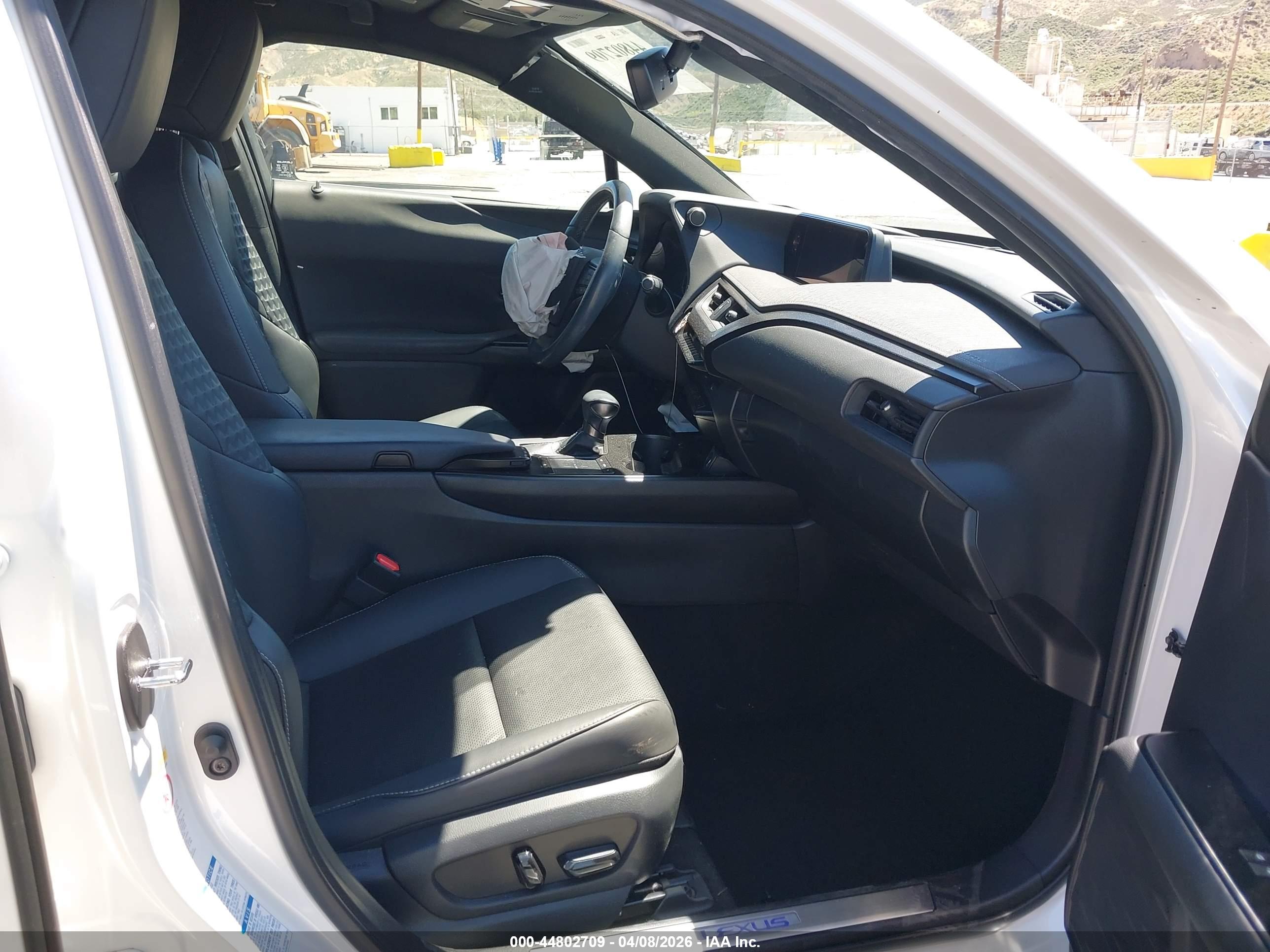 LEXUS UX image 5
