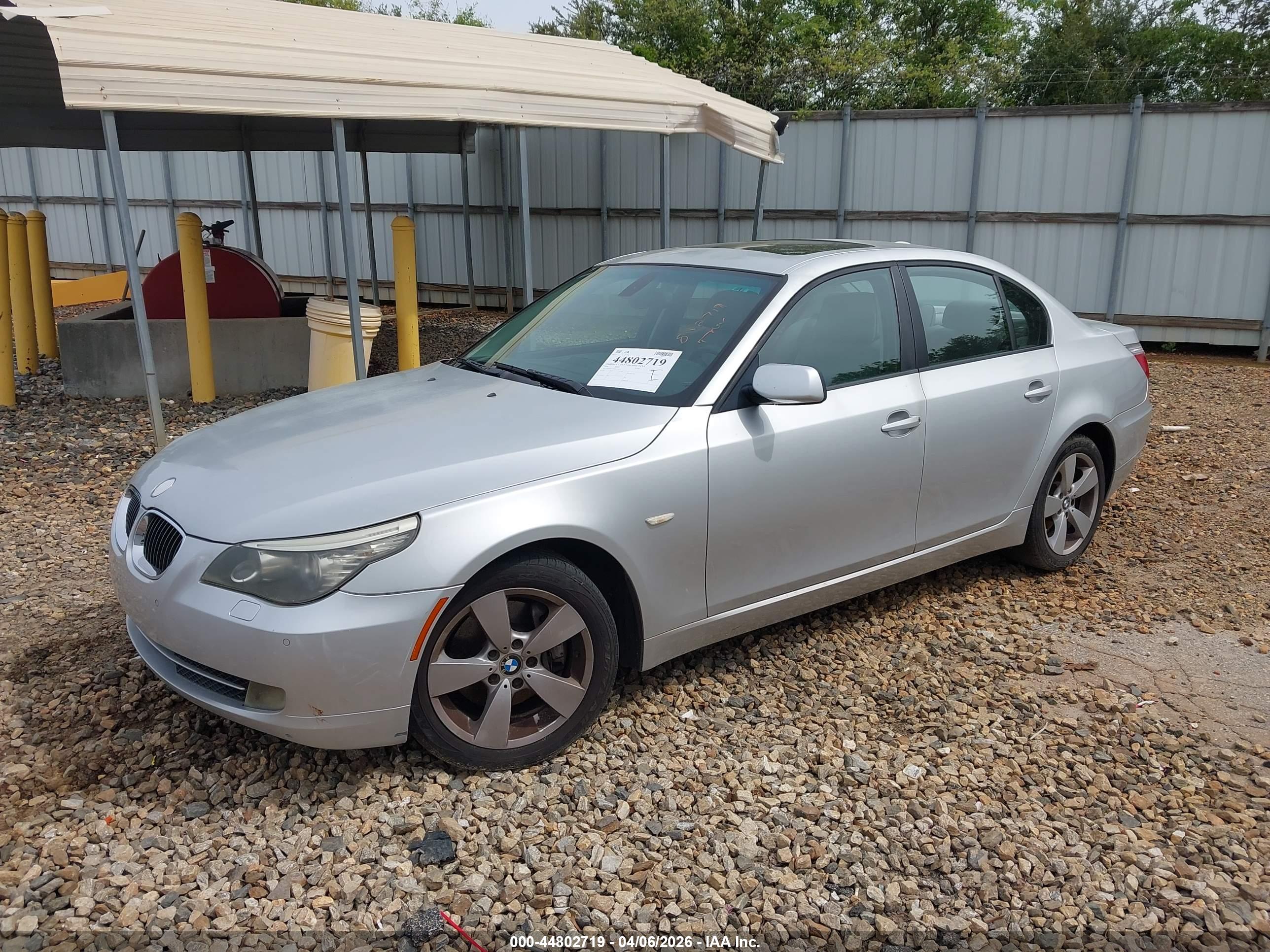 BMW 528XI image 2
