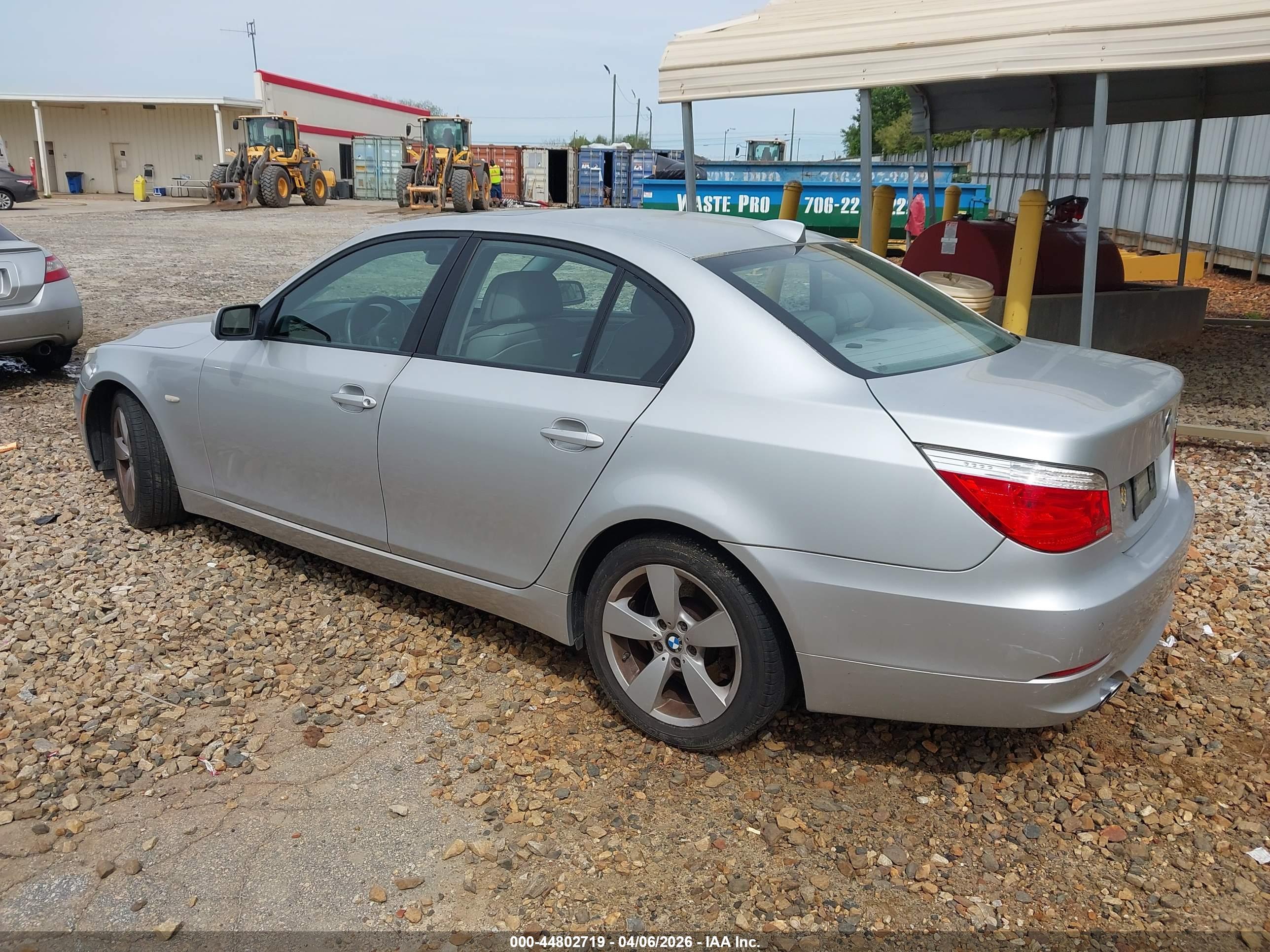 BMW 528XI image 3
