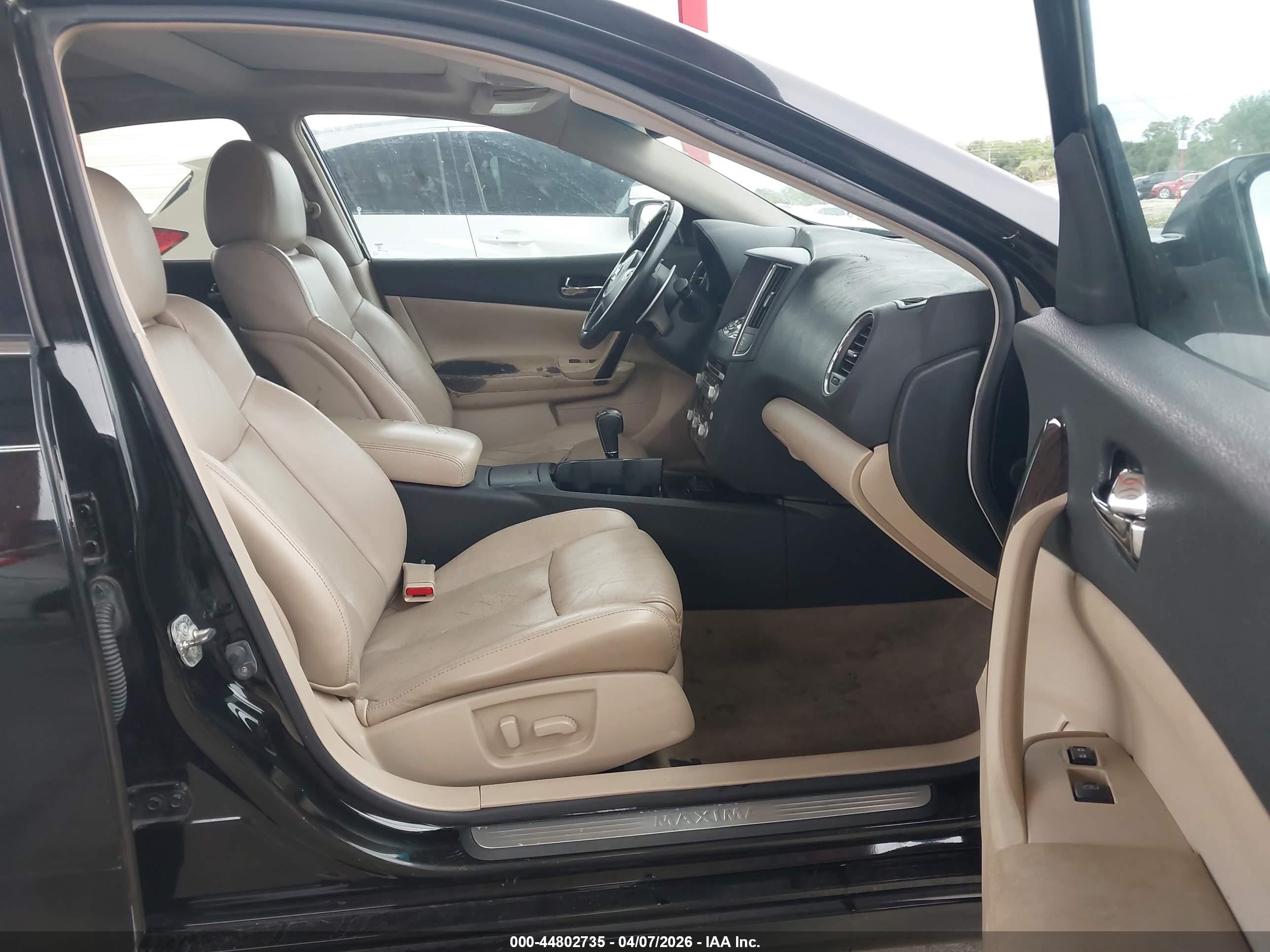 NISSAN MAXIMA image 5