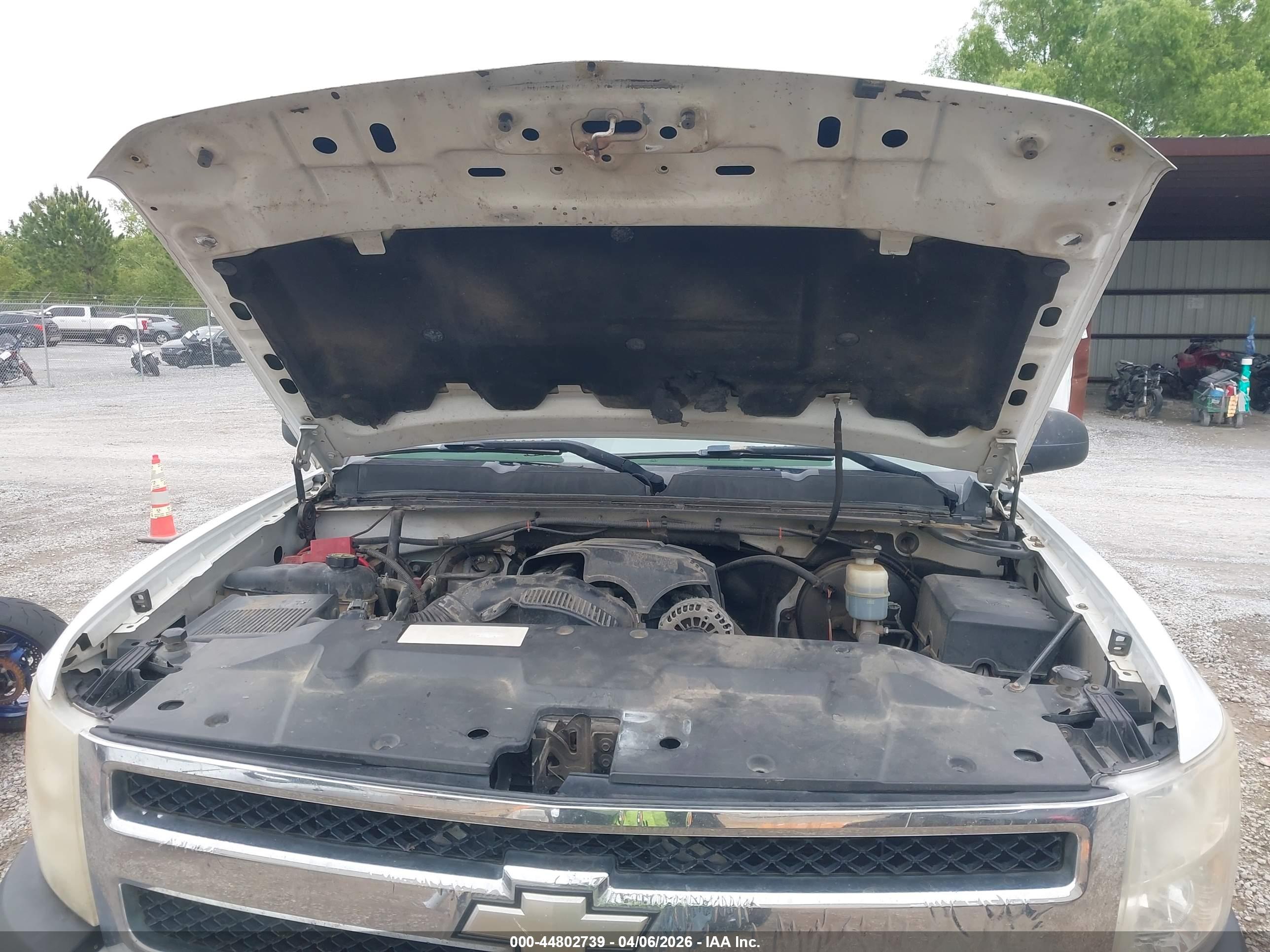 CHEVROLET SILVERADO image 10