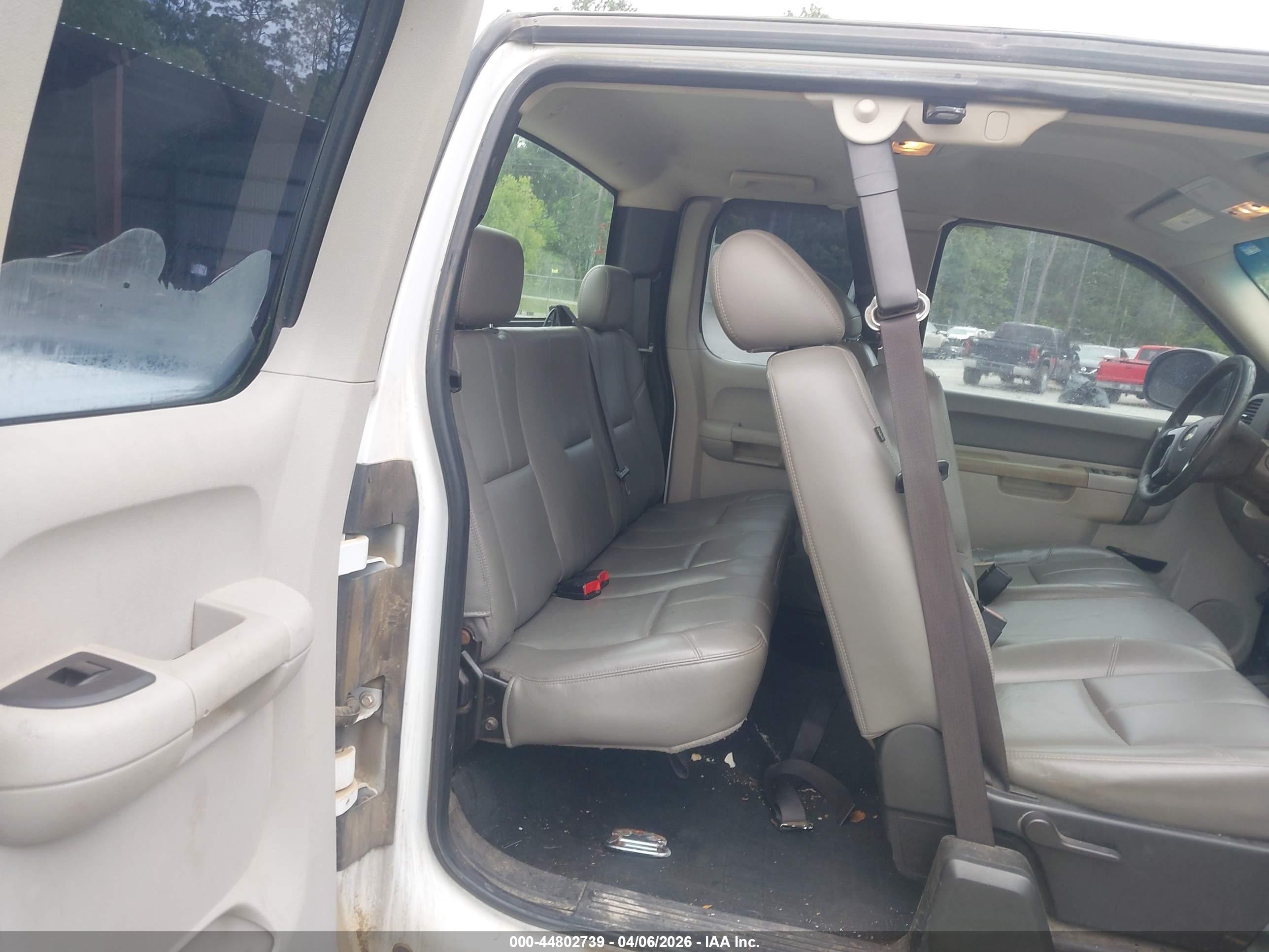 CHEVROLET SILVERADO image 8