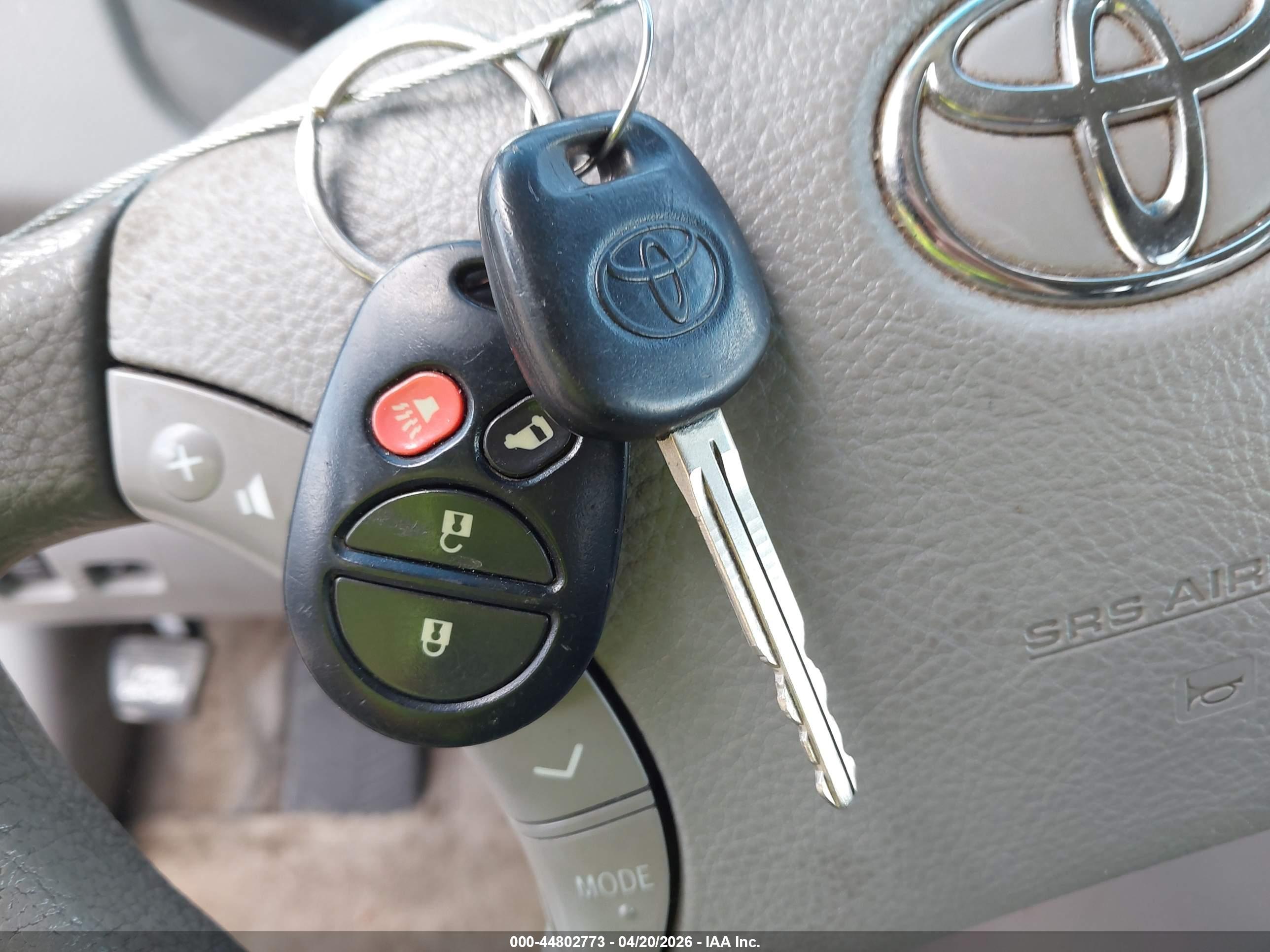 TOYOTA SIENNA image 11