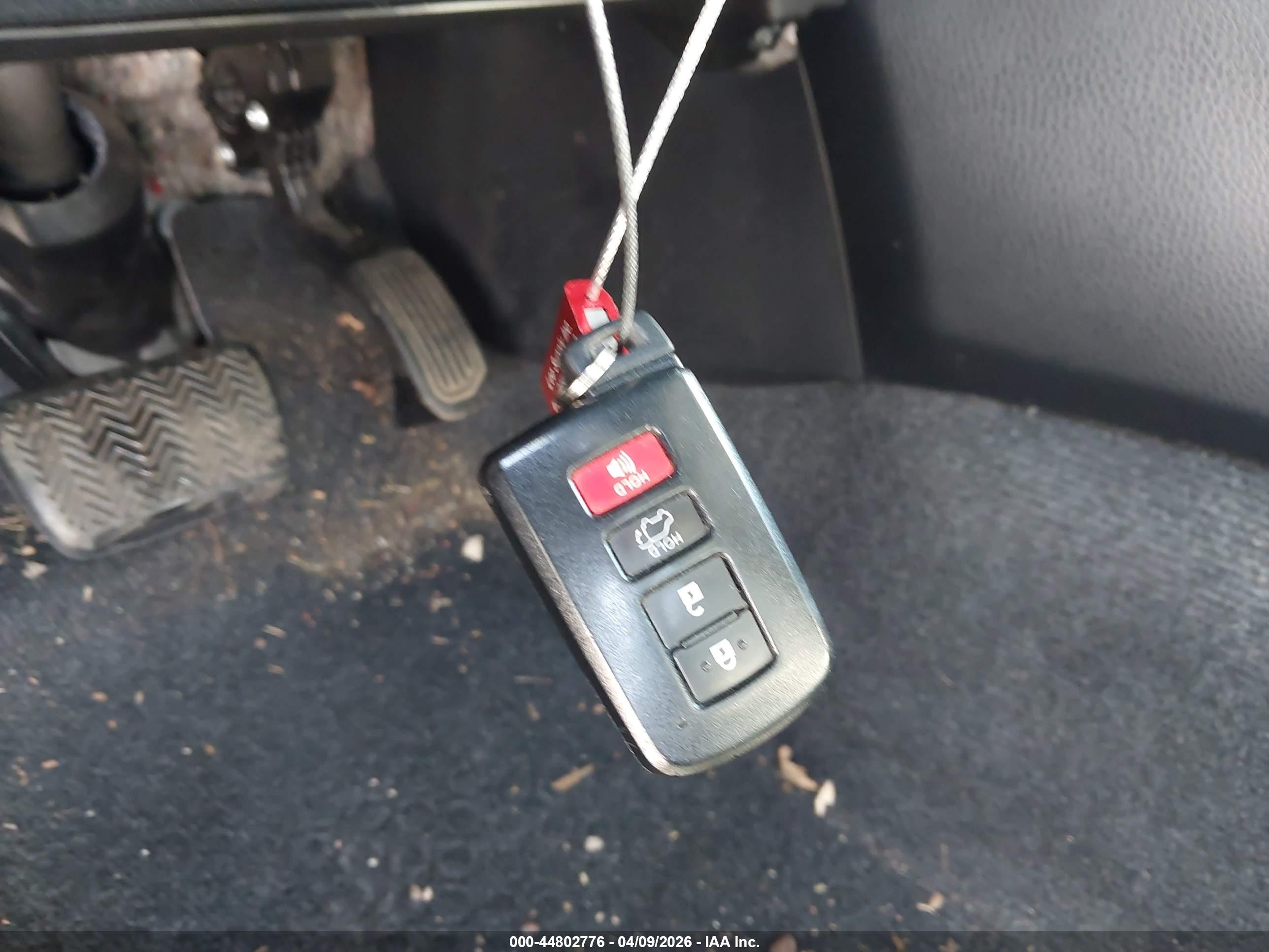 TOYOTA RAV4 image 11