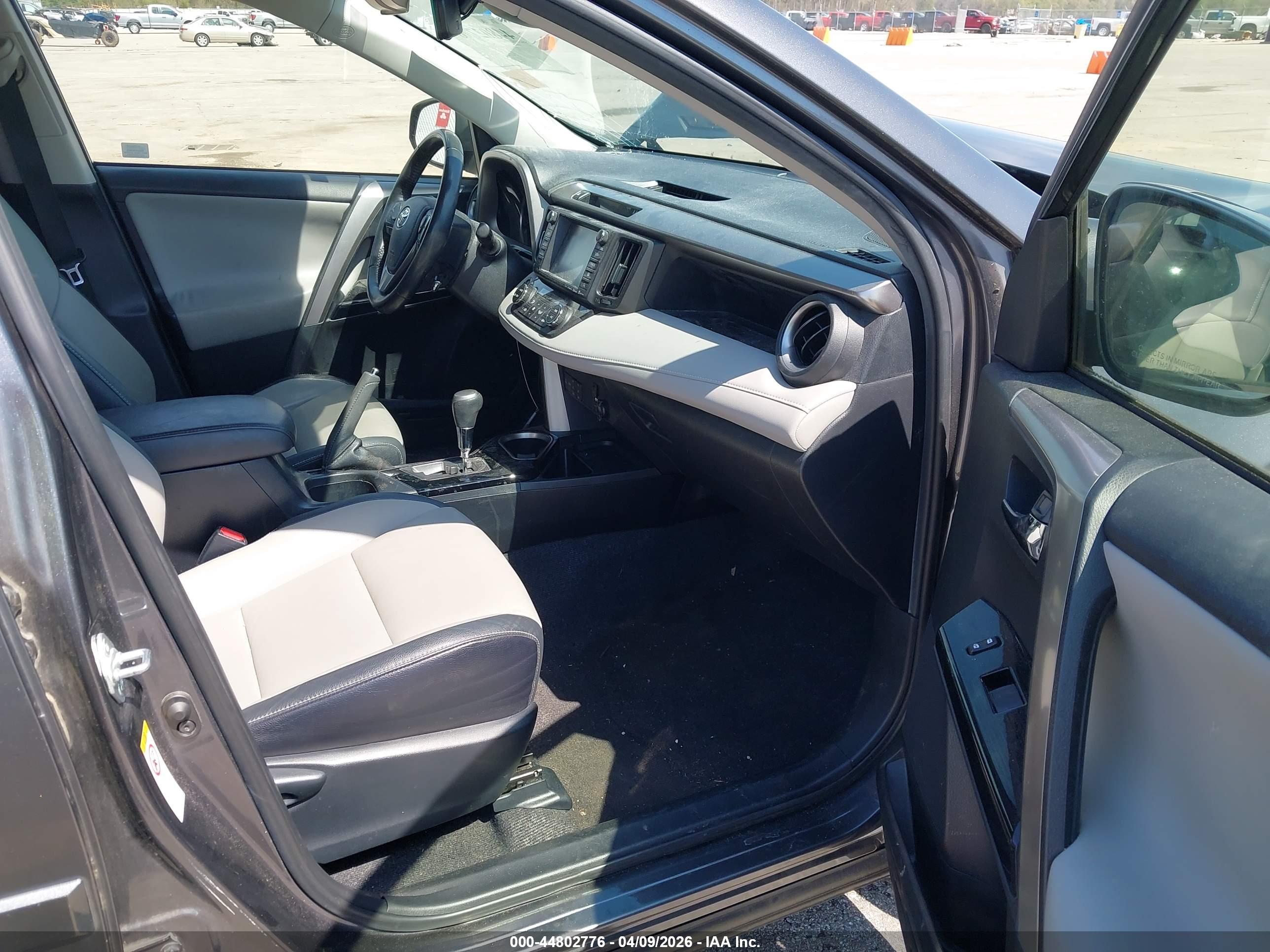 TOYOTA RAV4 image 5