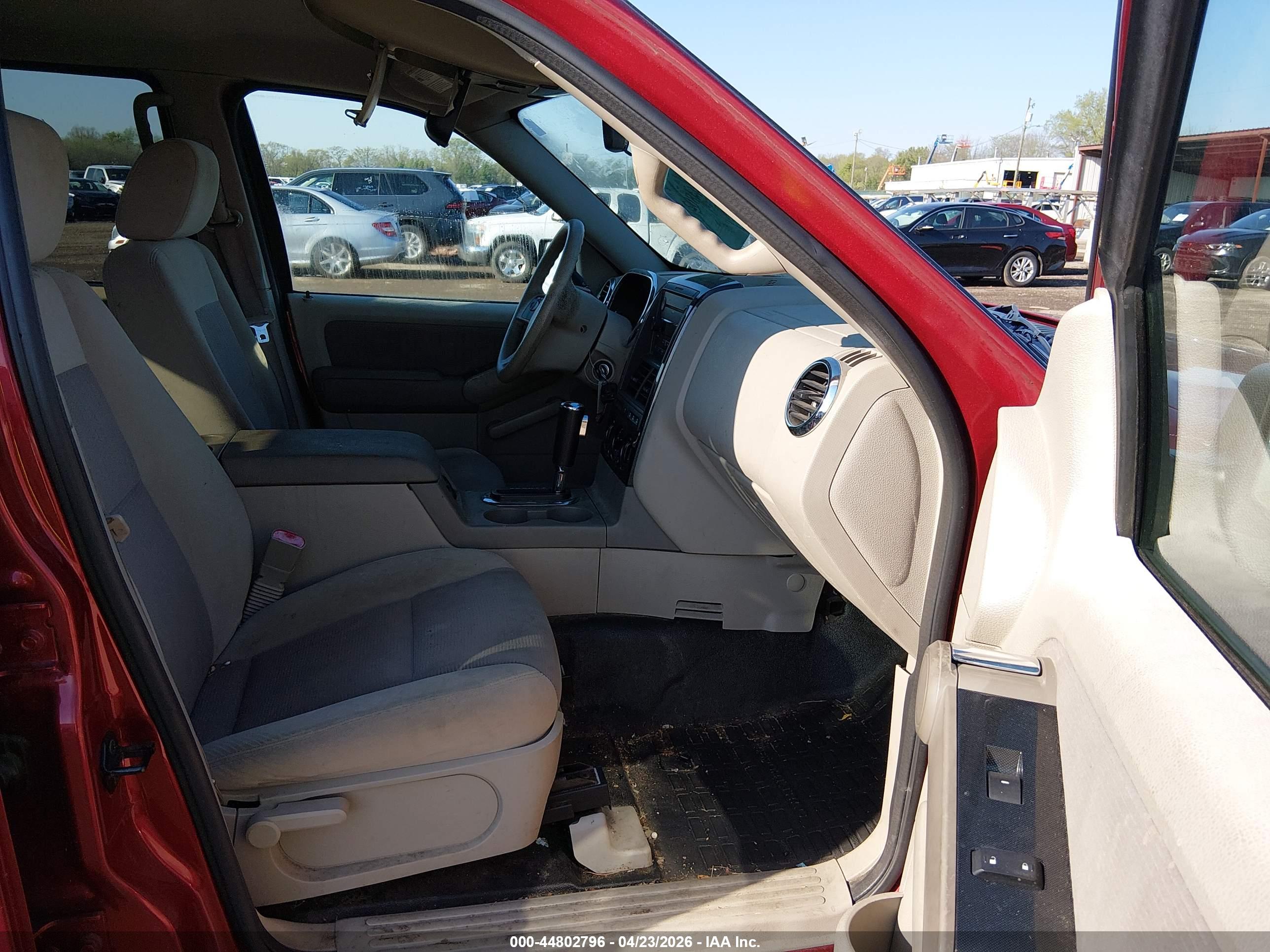 FORD EXPLORER image 5