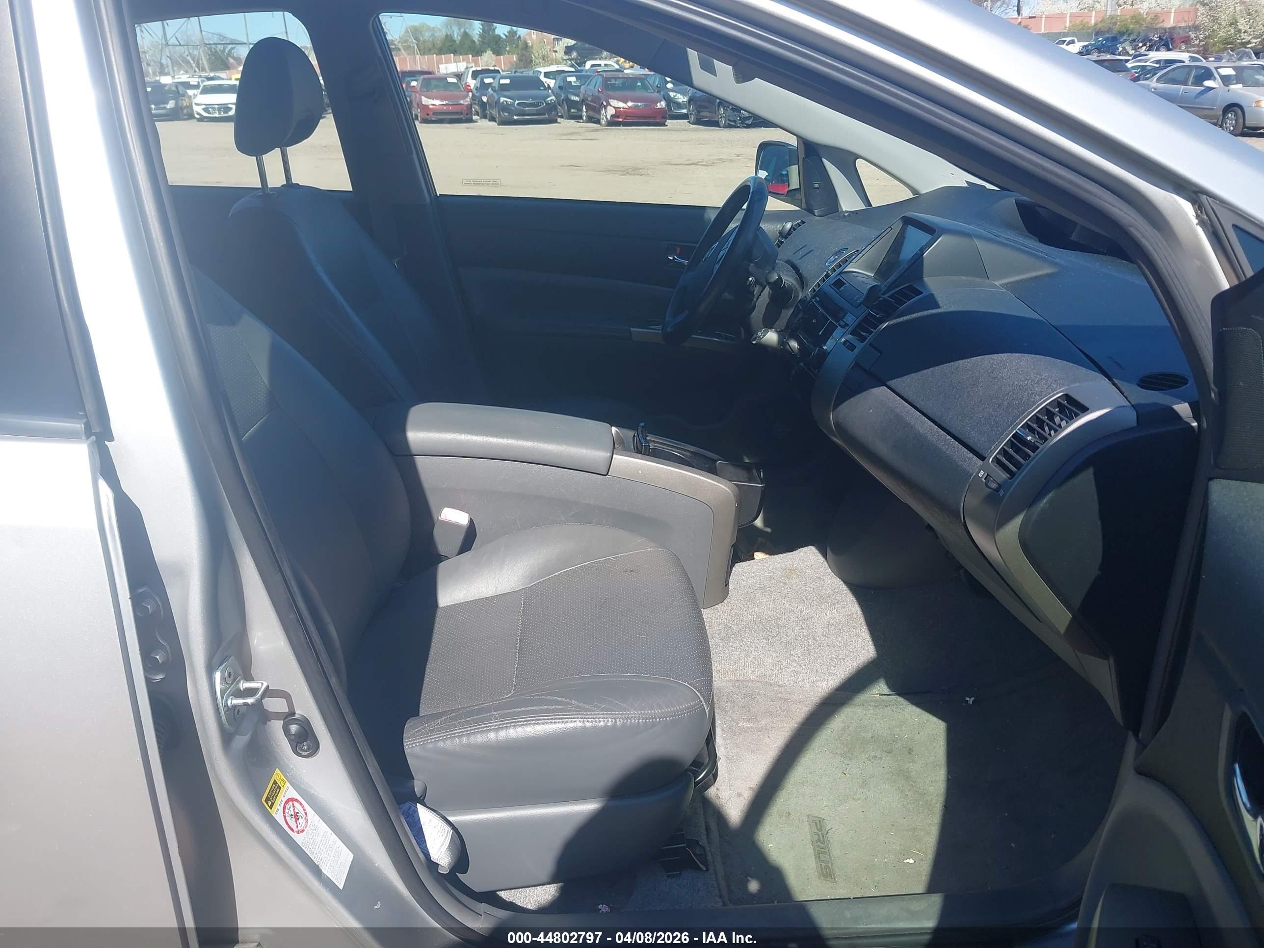 TOYOTA PRIUS image 5