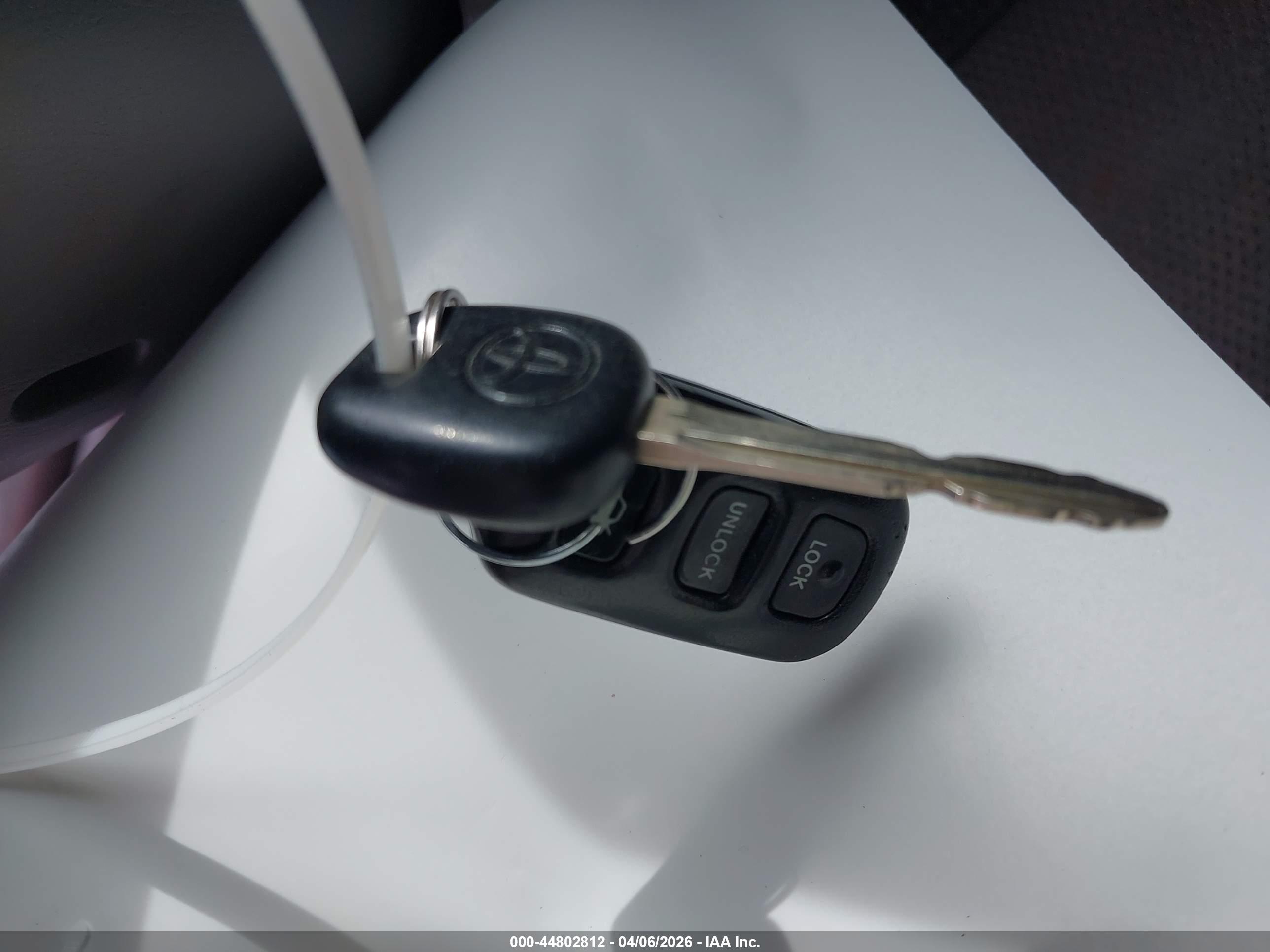 TOYOTA AVALON image 11