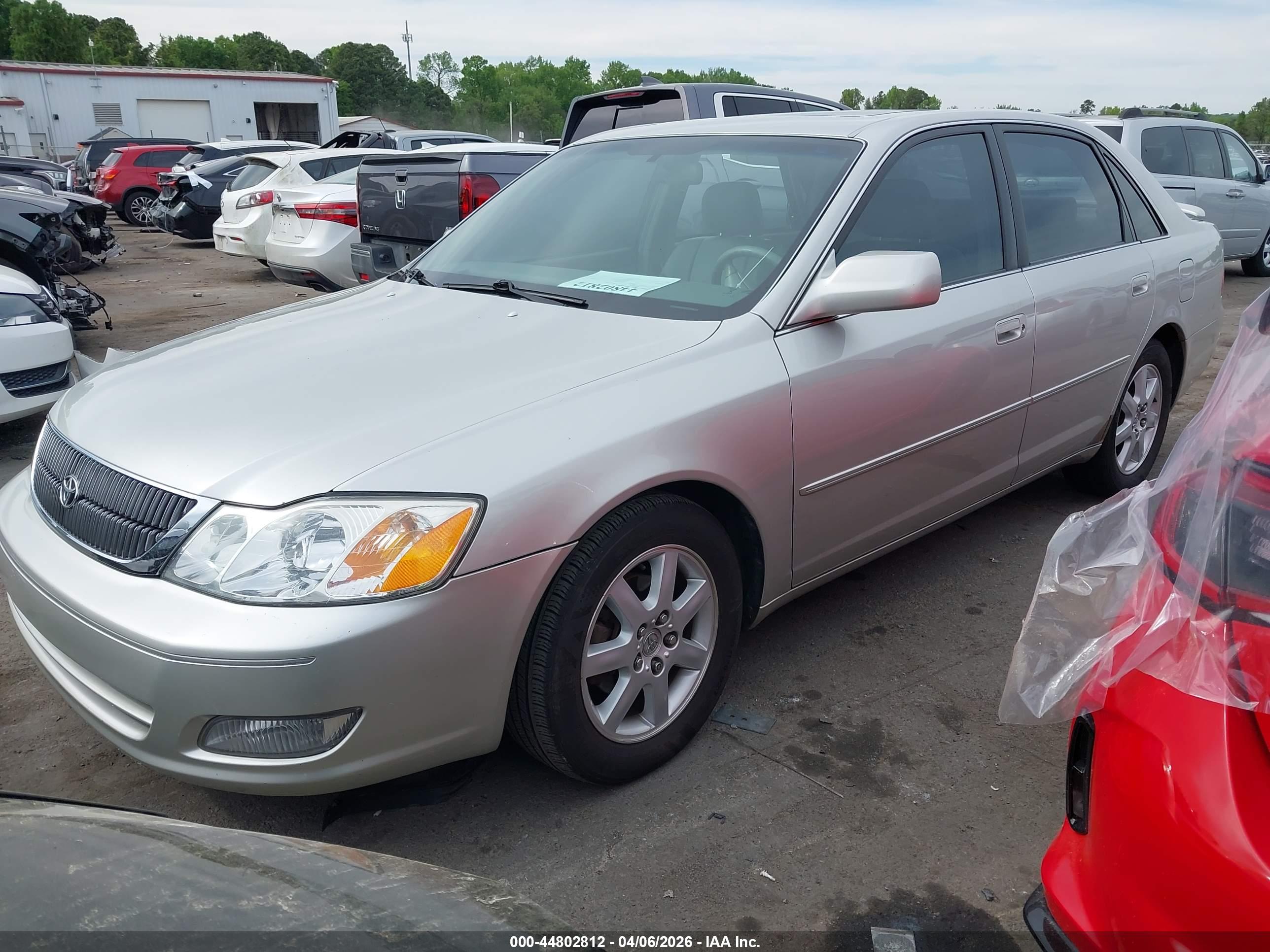 TOYOTA AVALON image 2