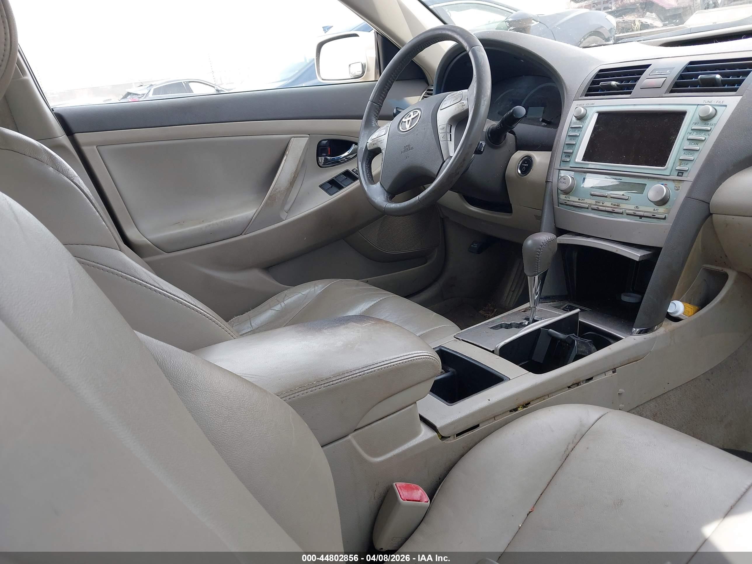 TOYOTA CAMRY image 5