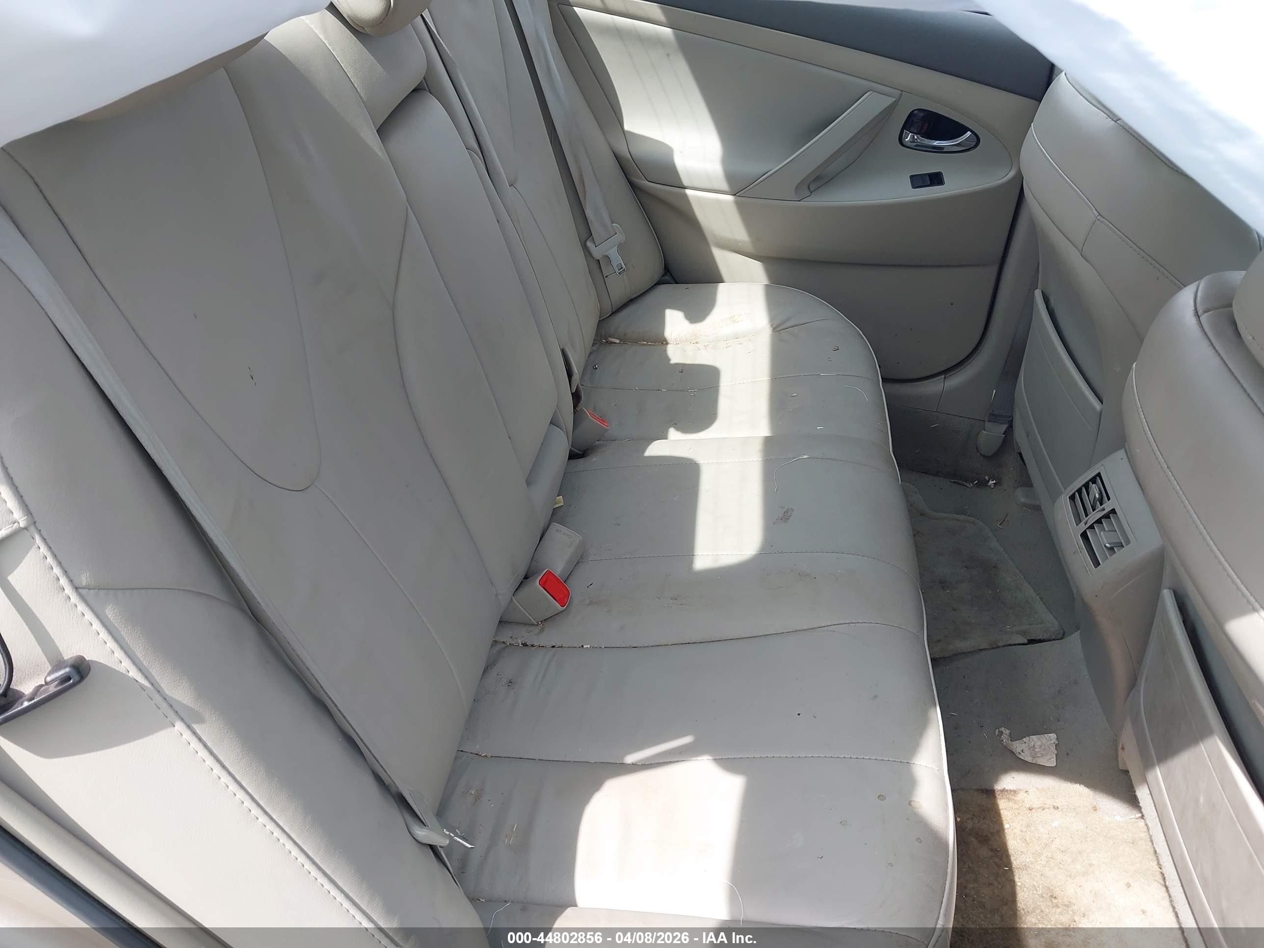 TOYOTA CAMRY image 8