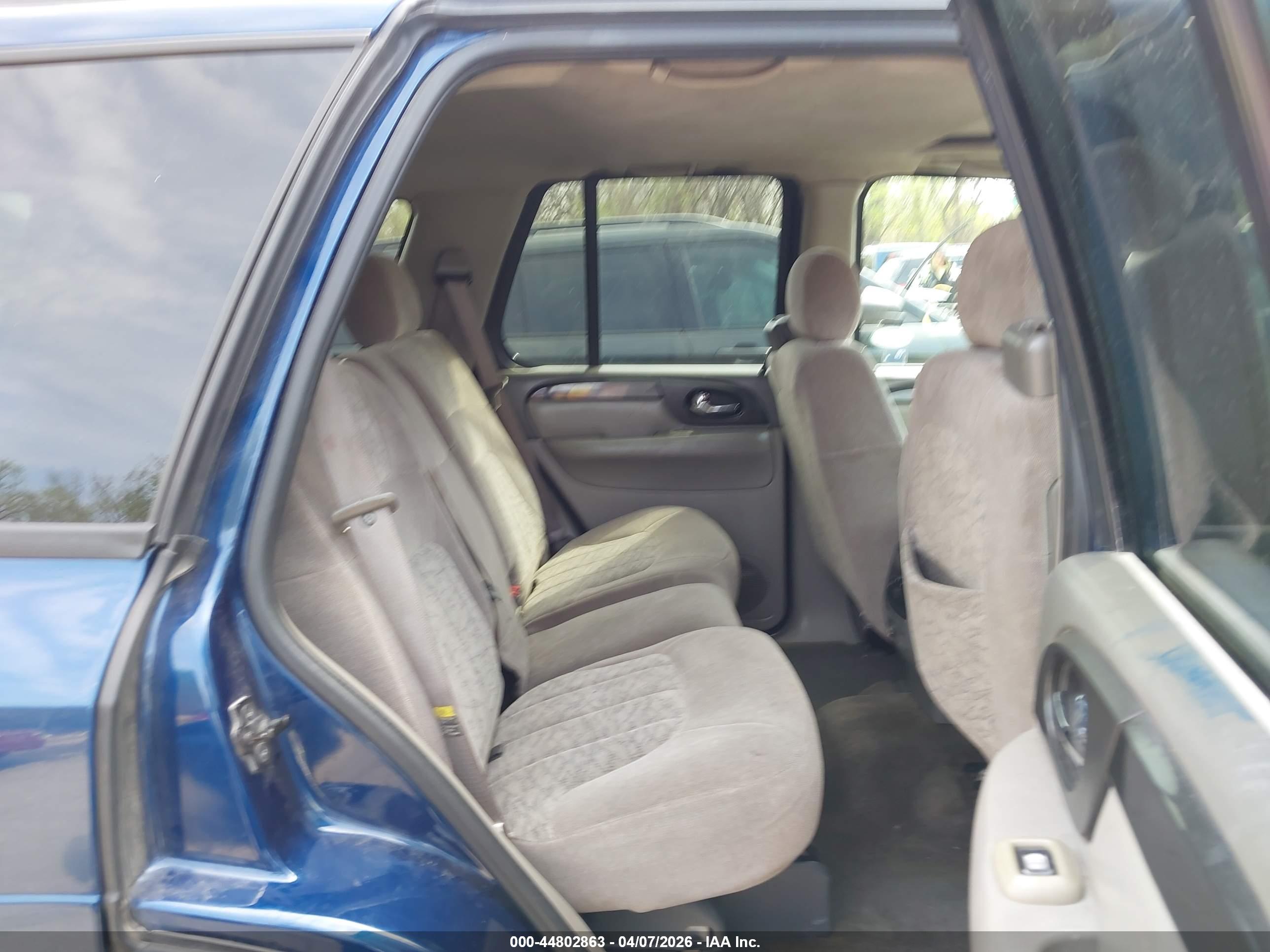 GMC ENVOY image 8