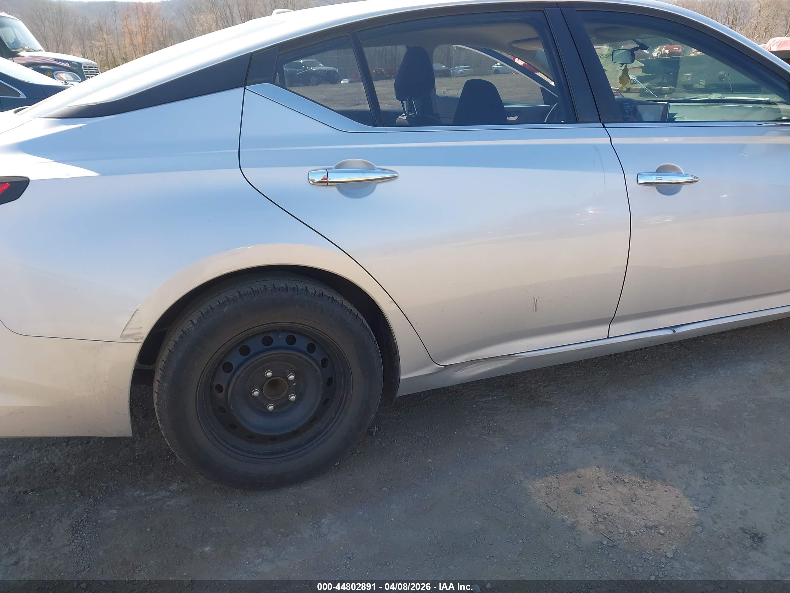 NISSAN ALTIMA image 6