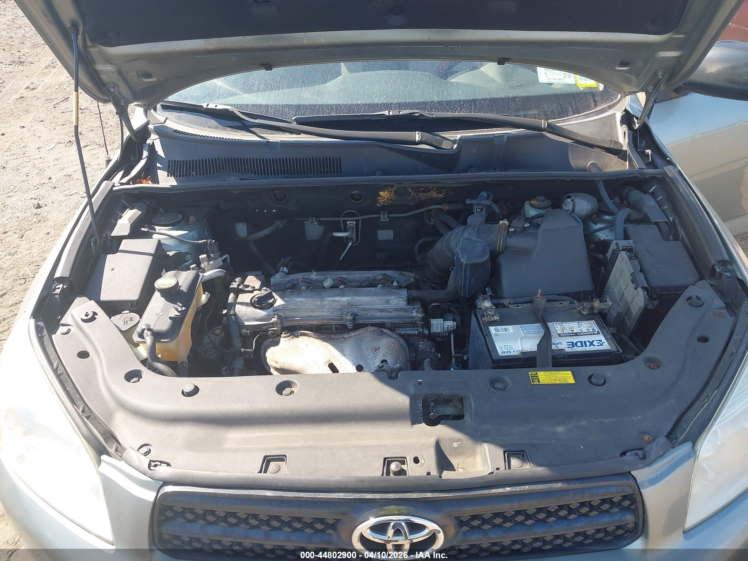 TOYOTA RAV4 image 10