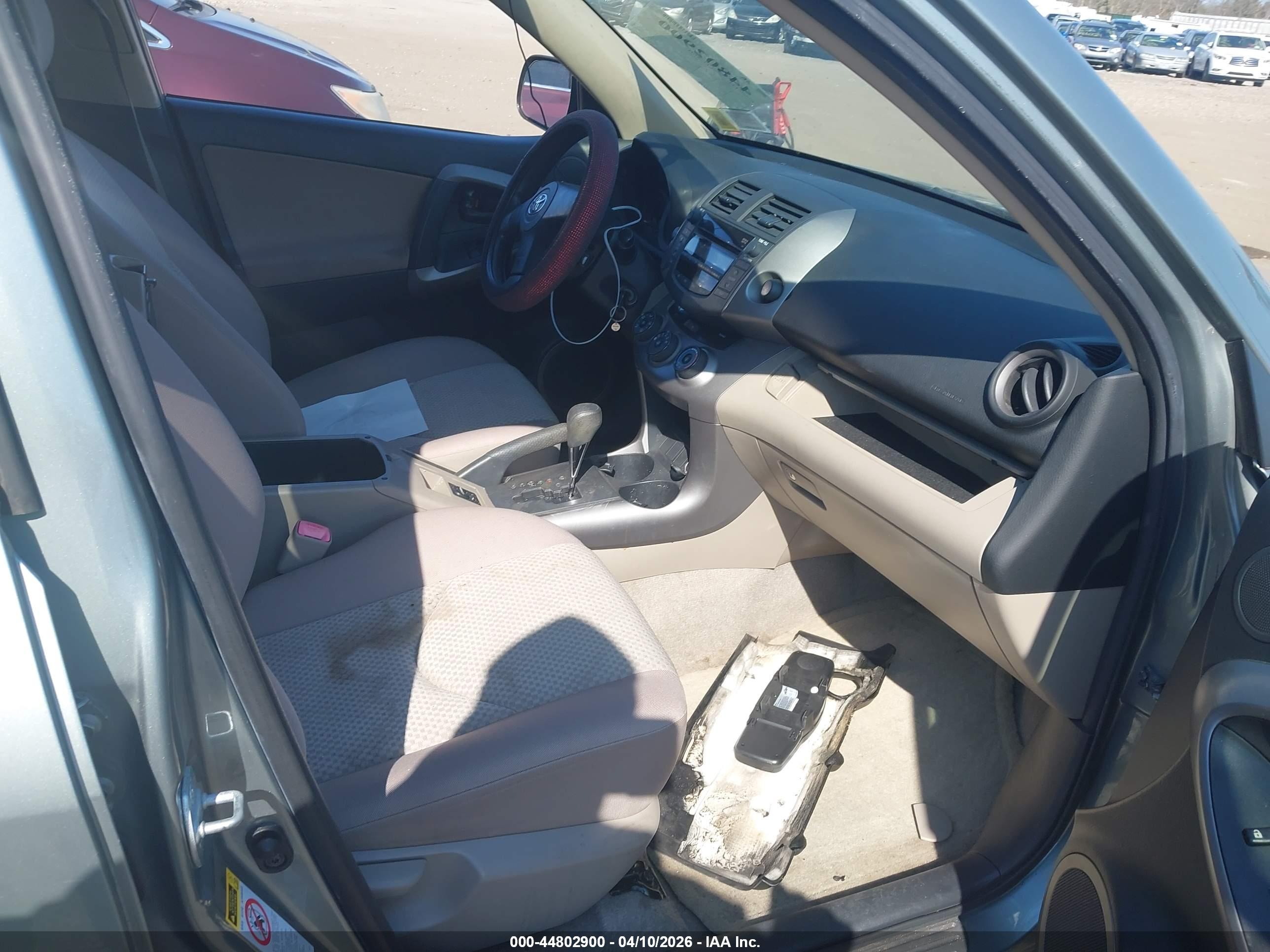 TOYOTA RAV4 image 5