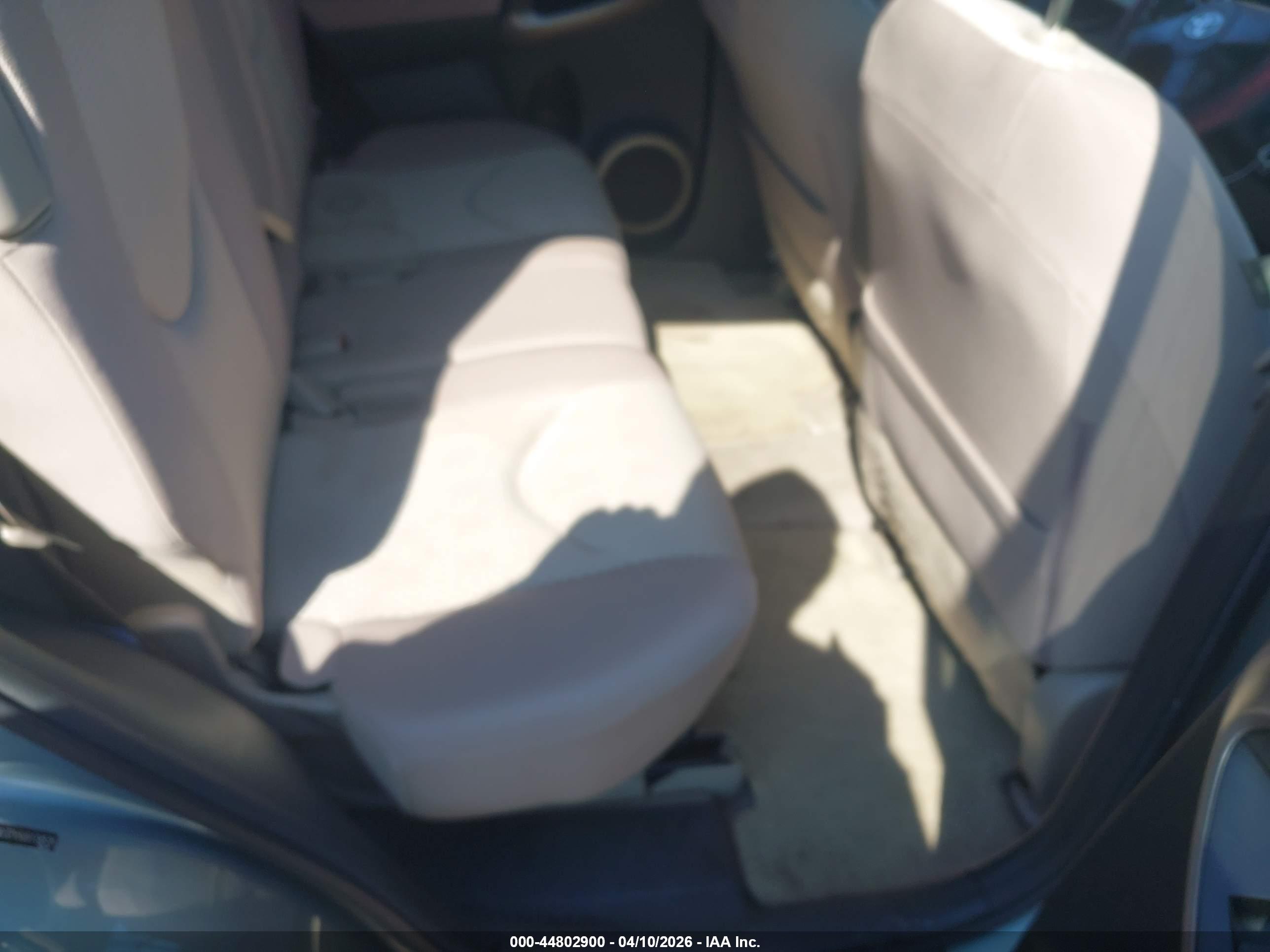 TOYOTA RAV4 image 8