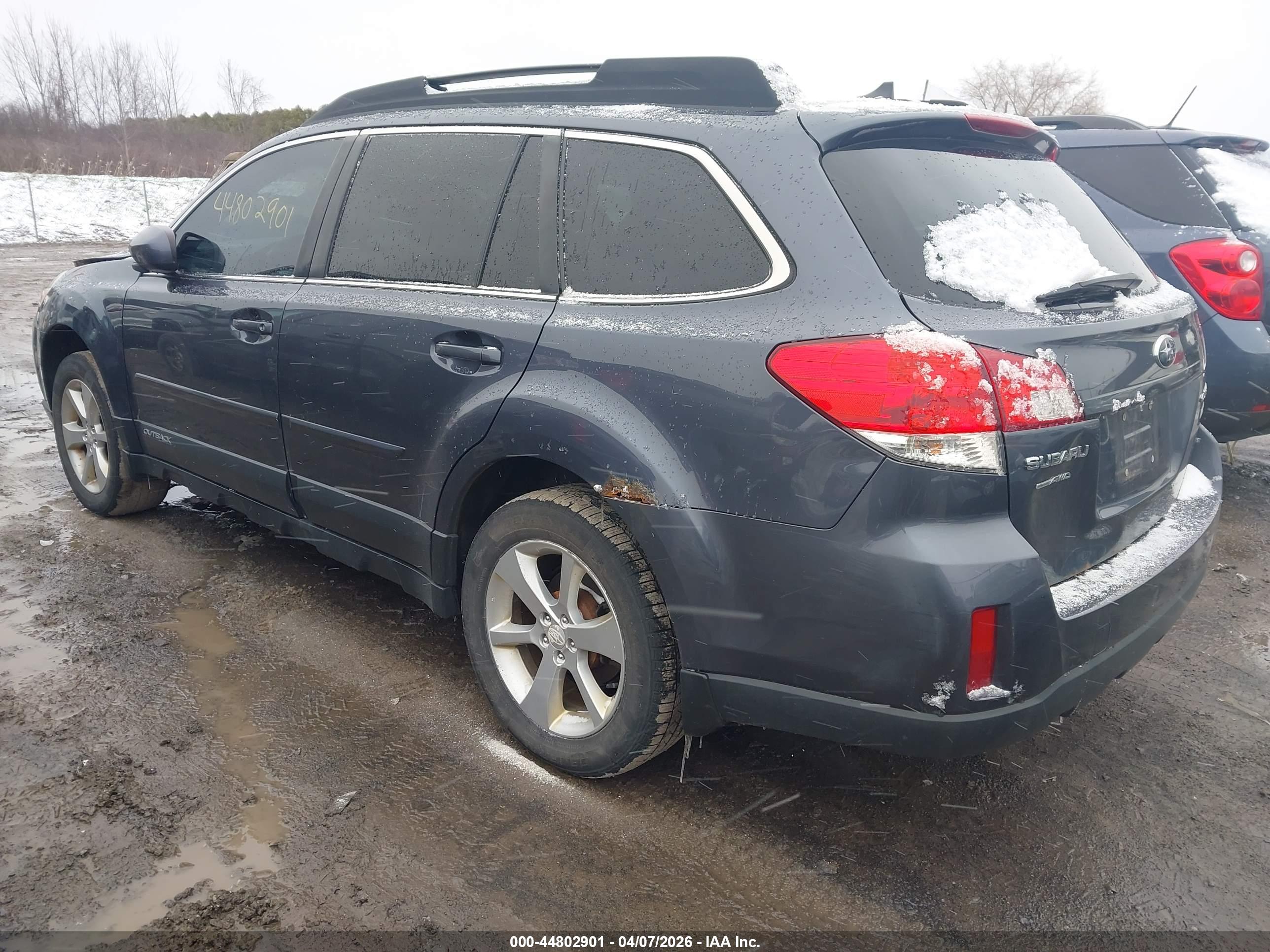 SUBARU OUTBACK image 3