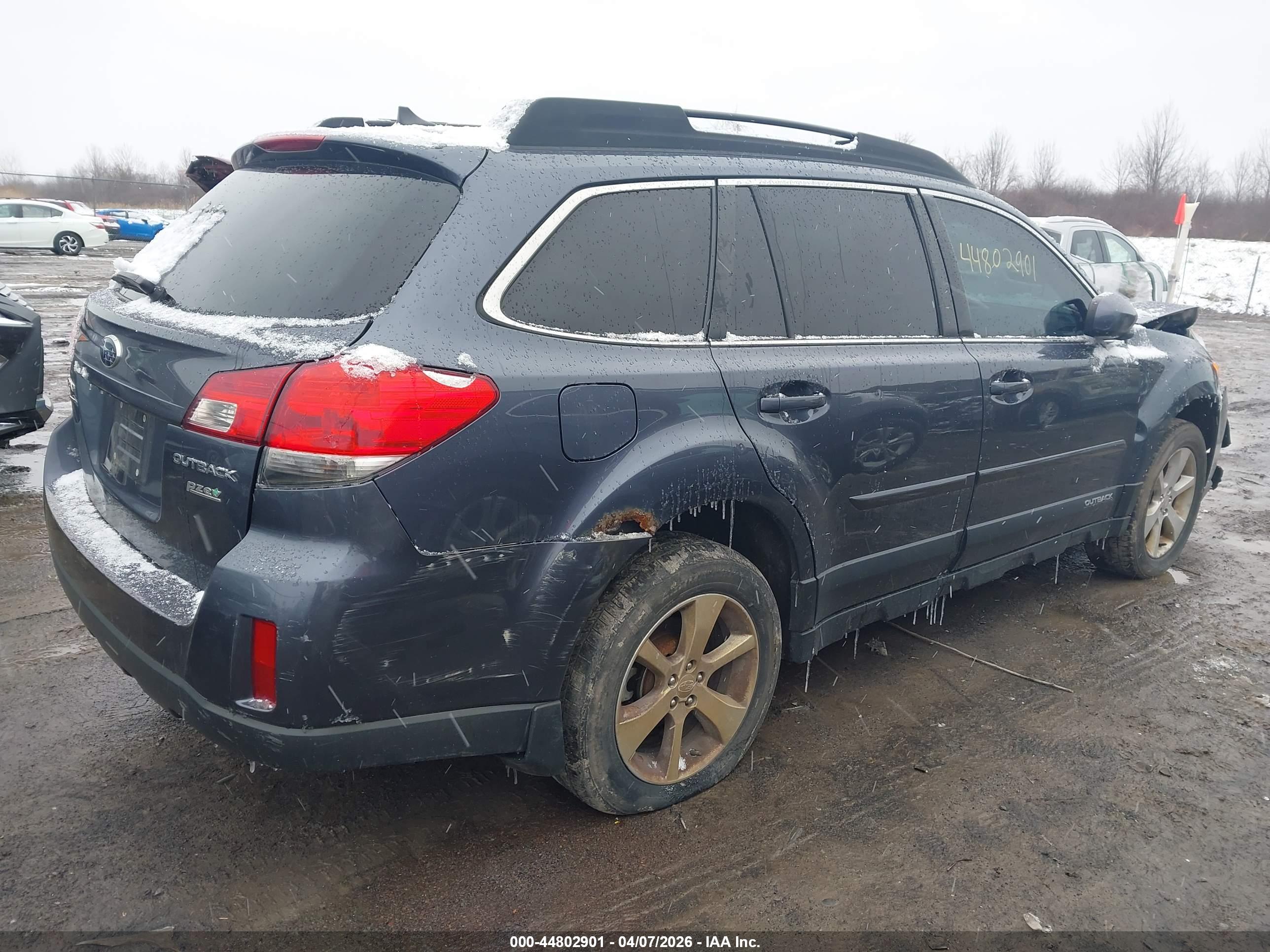 SUBARU OUTBACK image 4