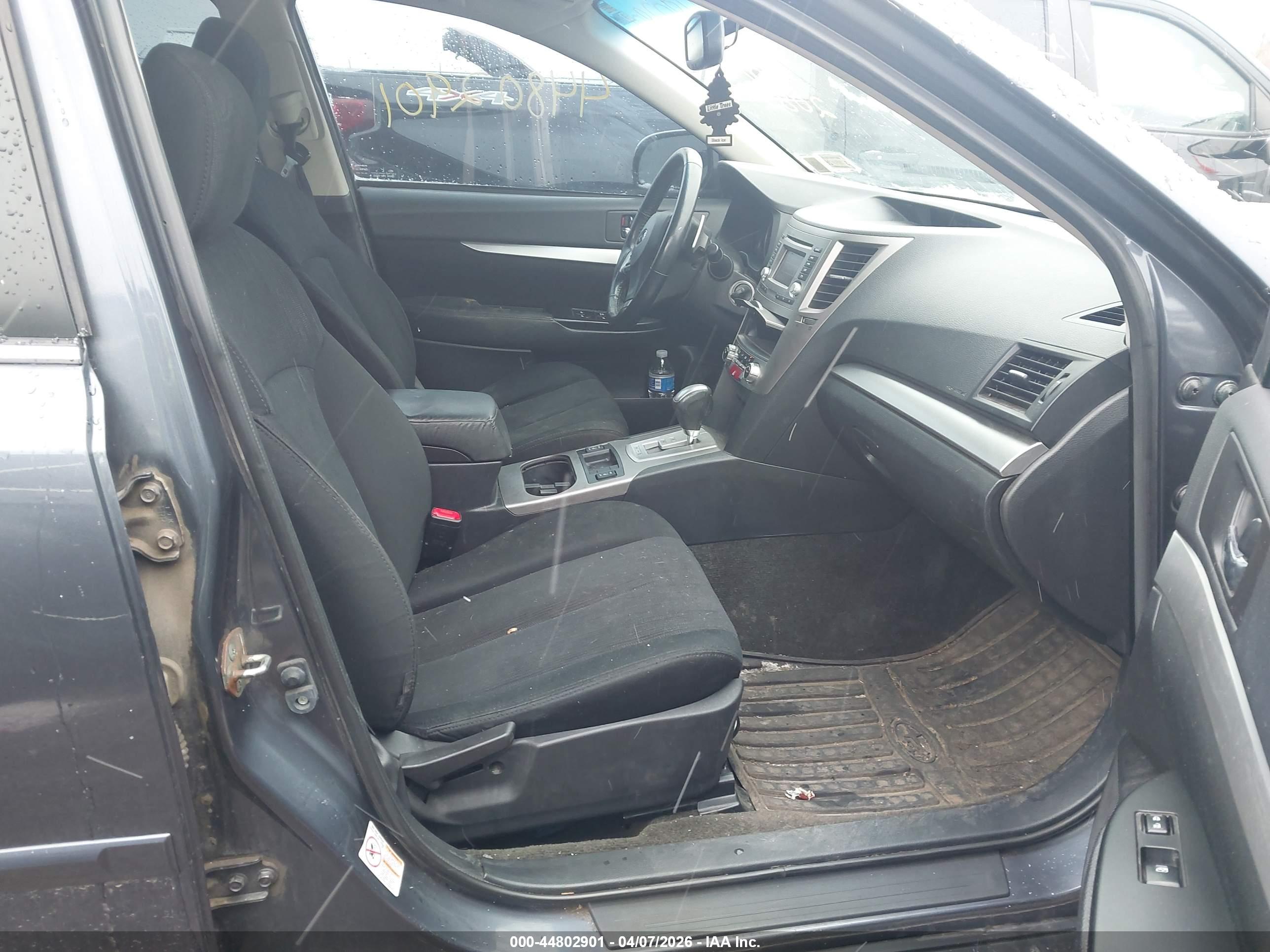 SUBARU OUTBACK image 5