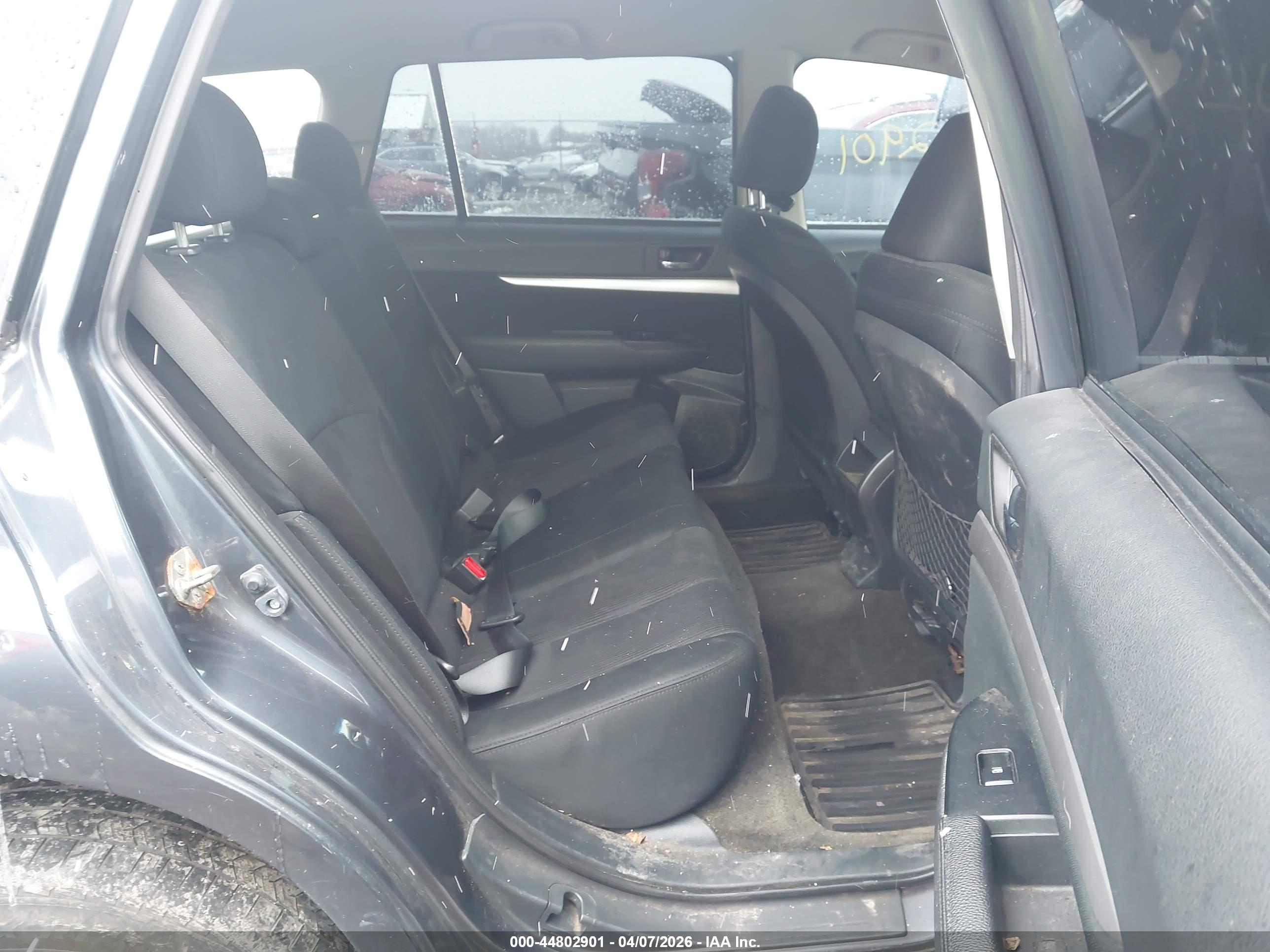 SUBARU OUTBACK image 8