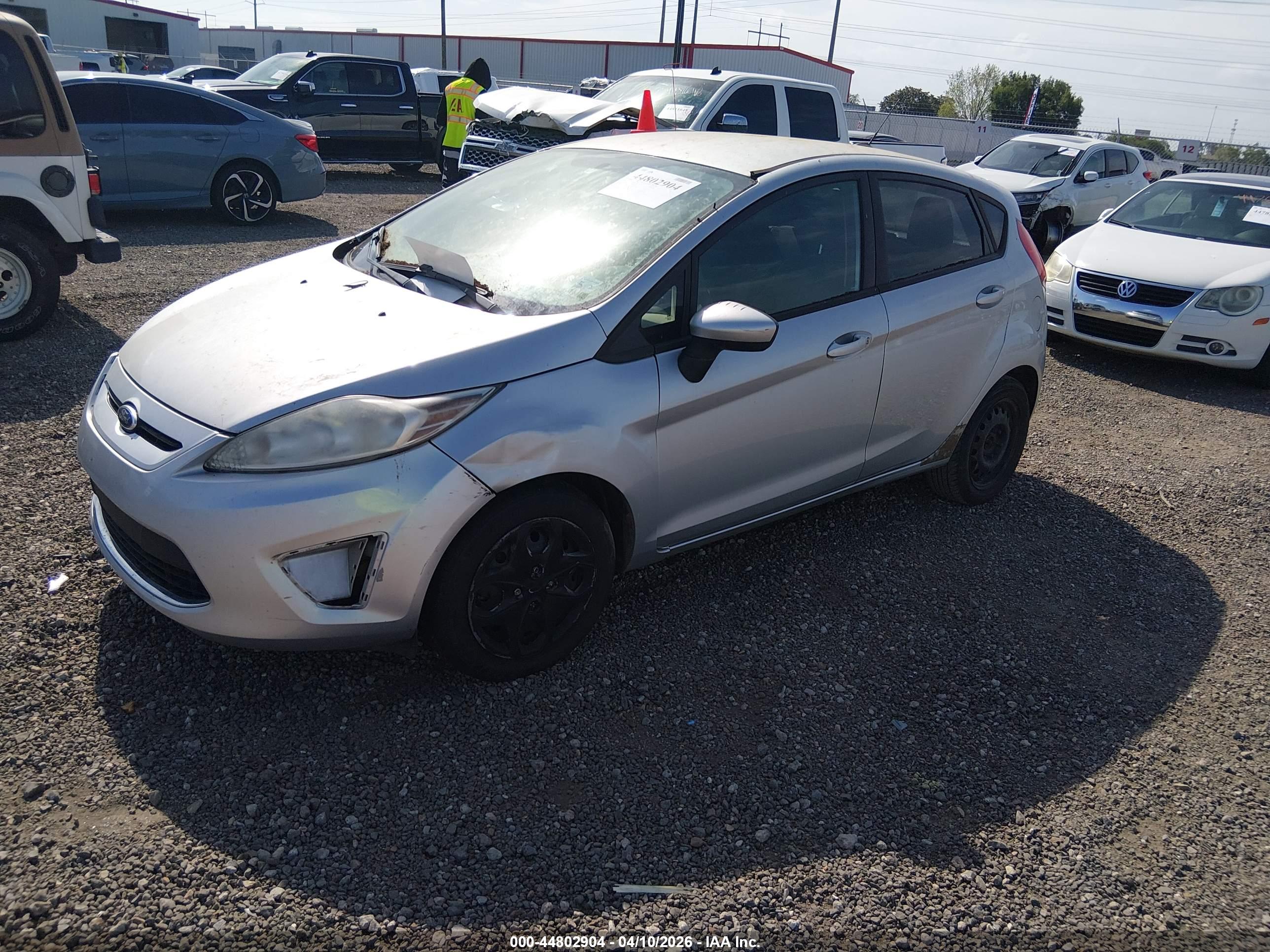 FORD FIESTA image 2