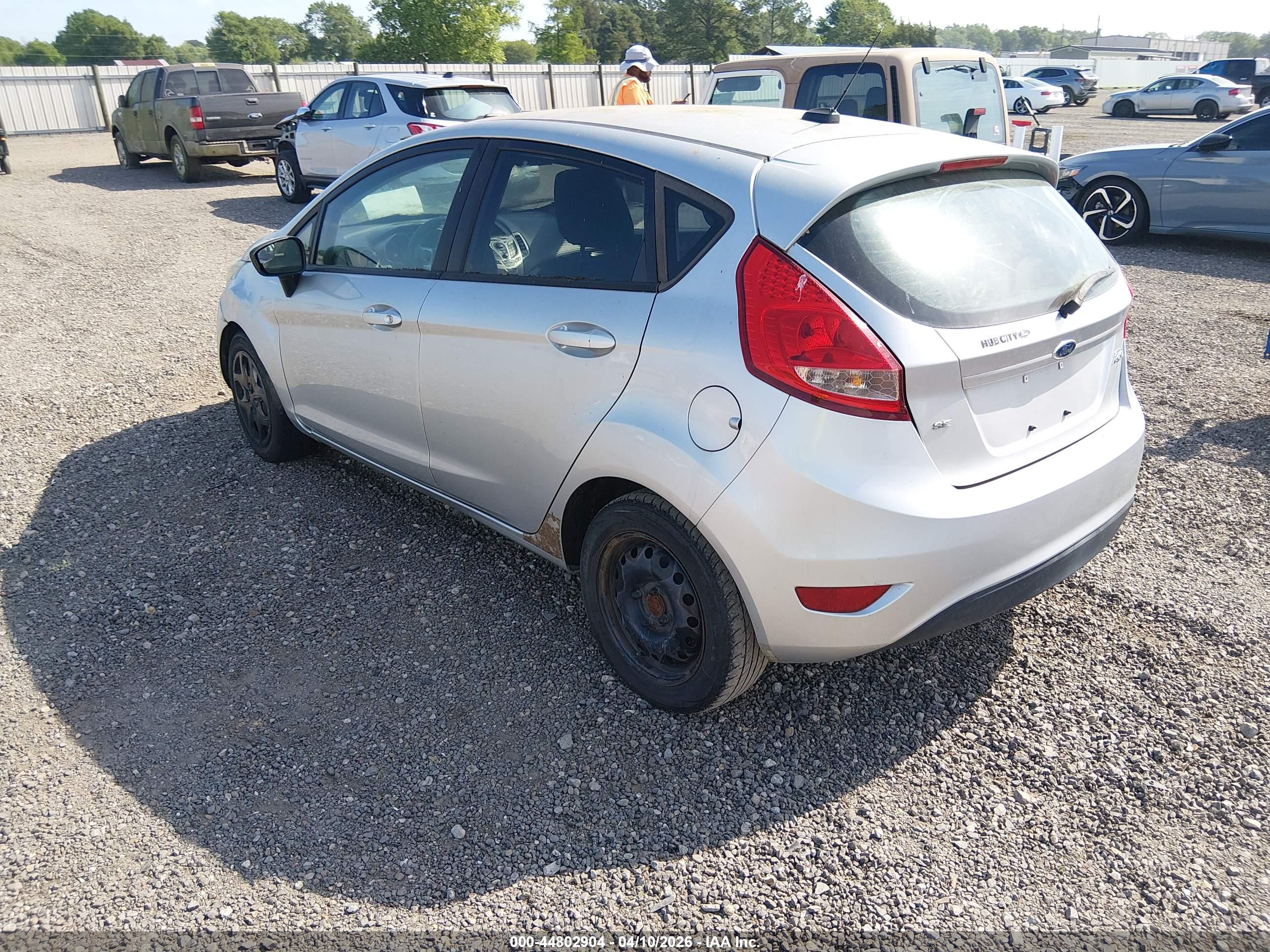 FORD FIESTA image 3