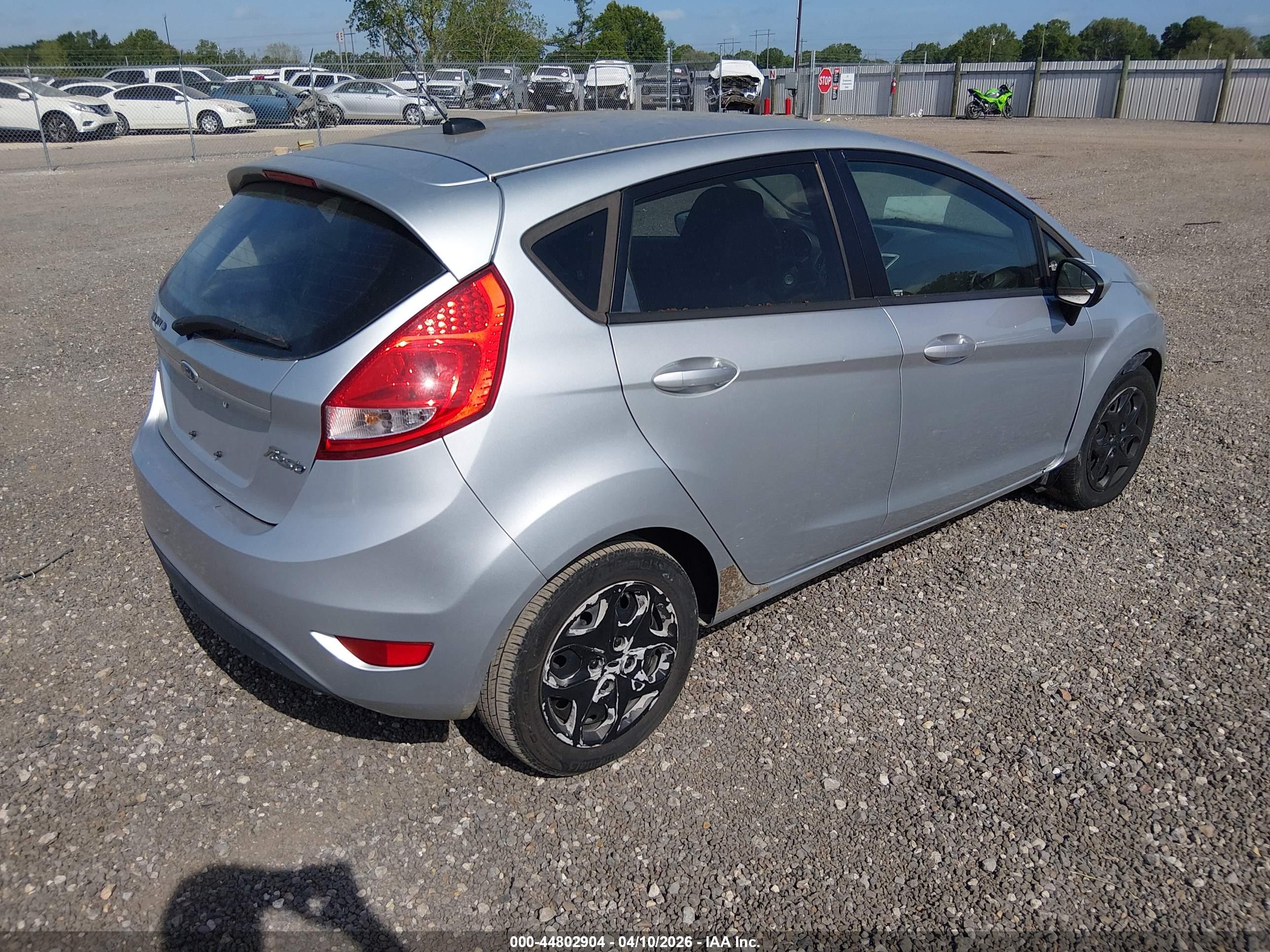 FORD FIESTA image 4