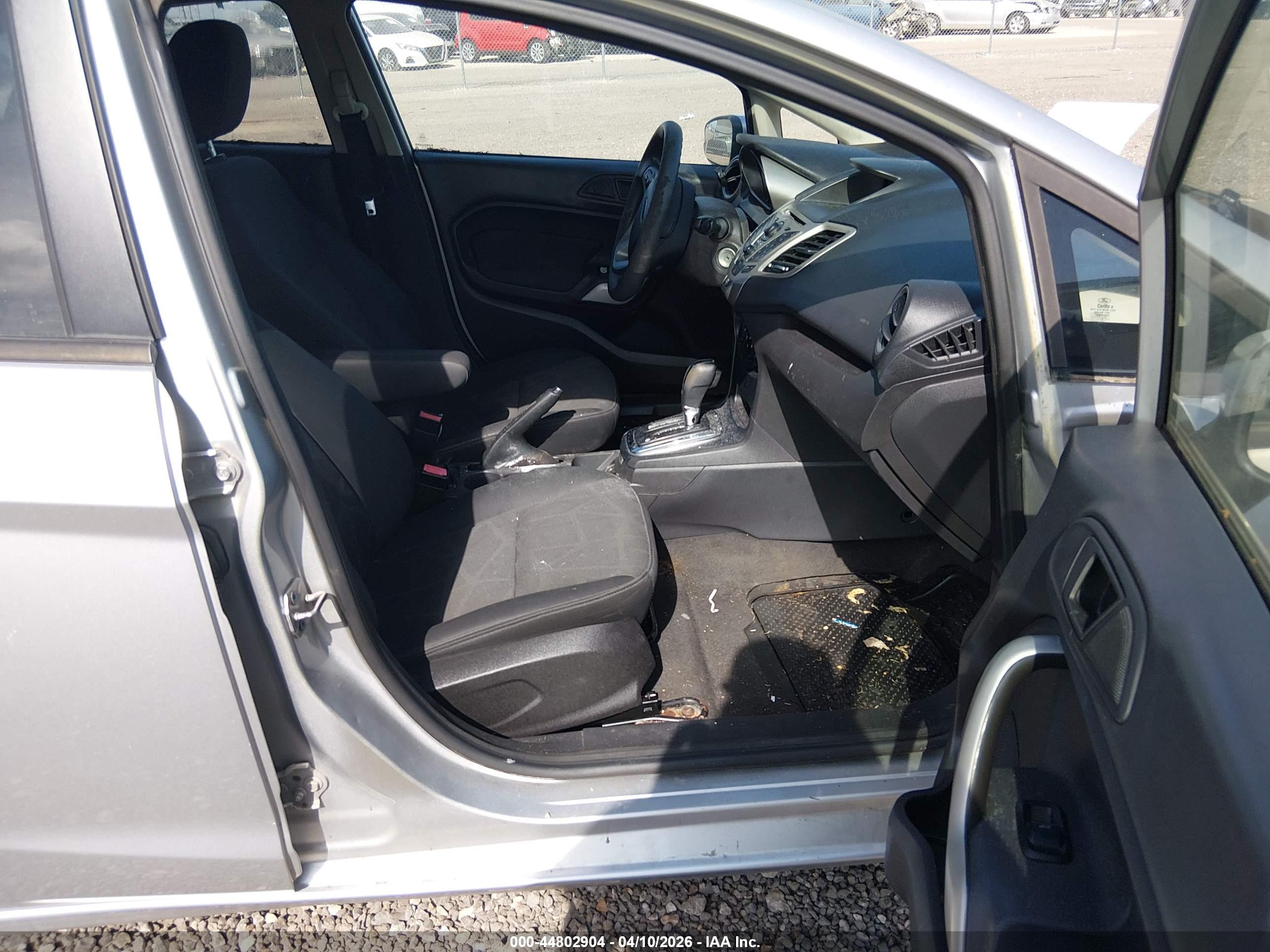 FORD FIESTA image 5