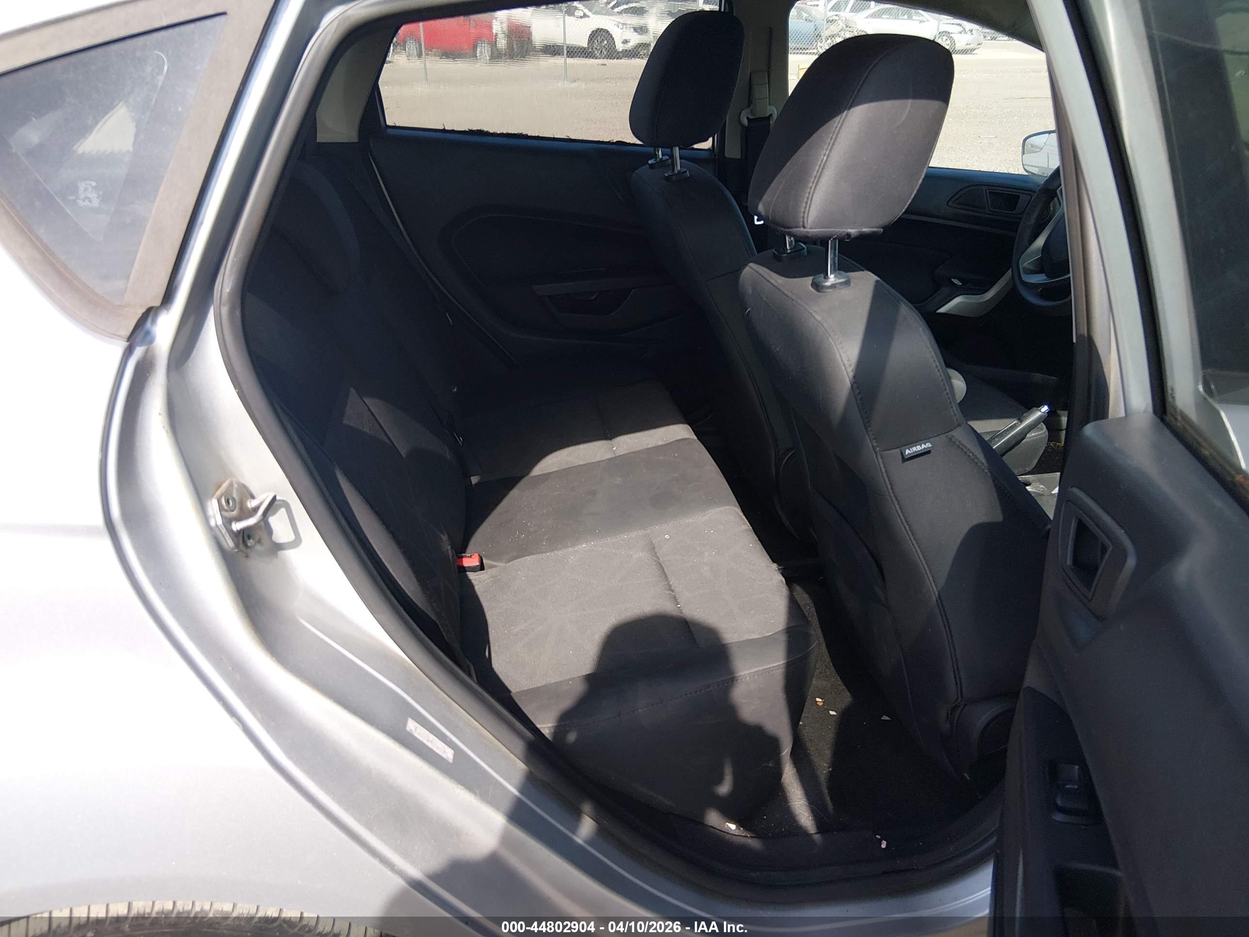 FORD FIESTA image 8