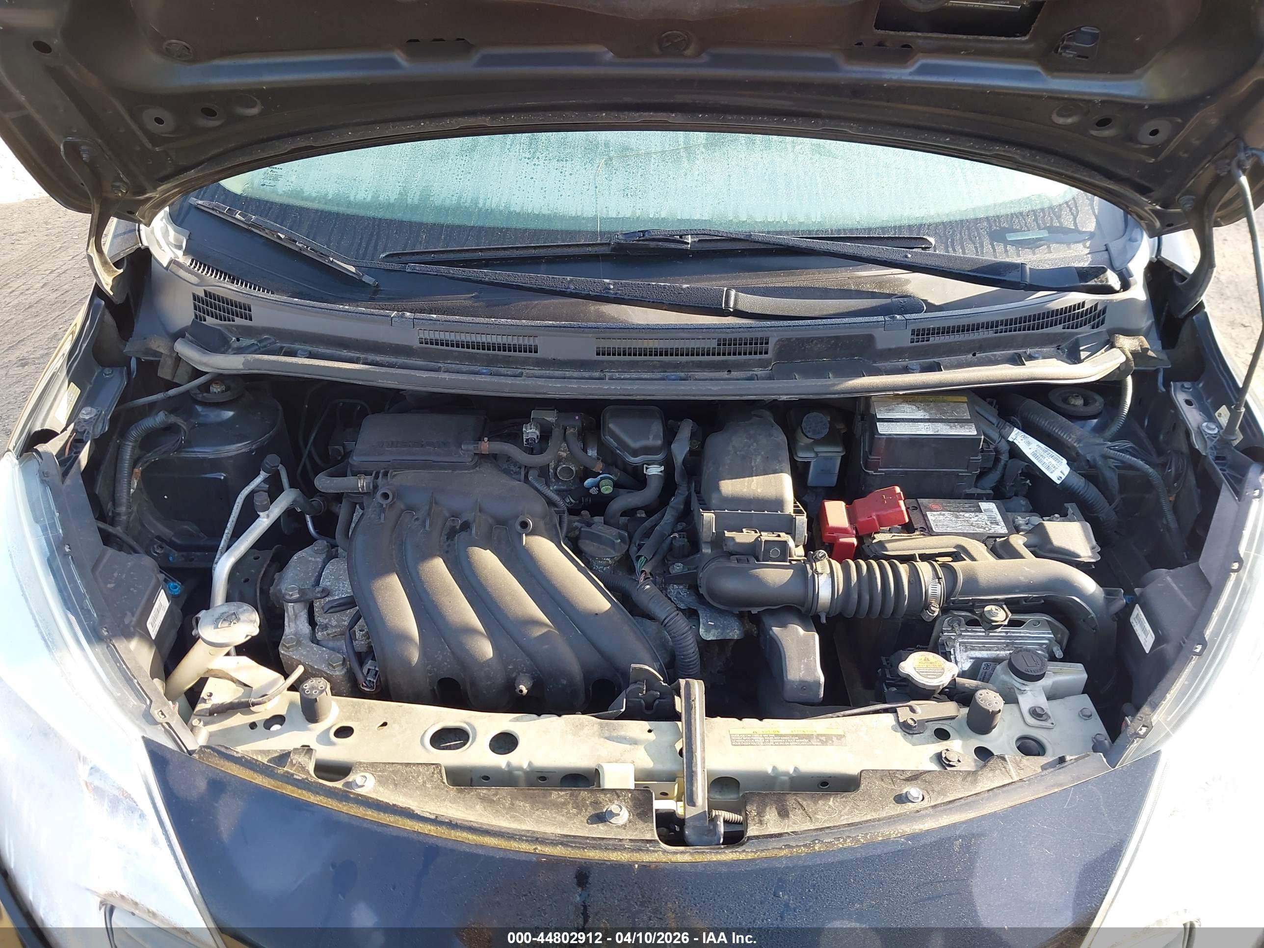 NISSAN VERSA image 10