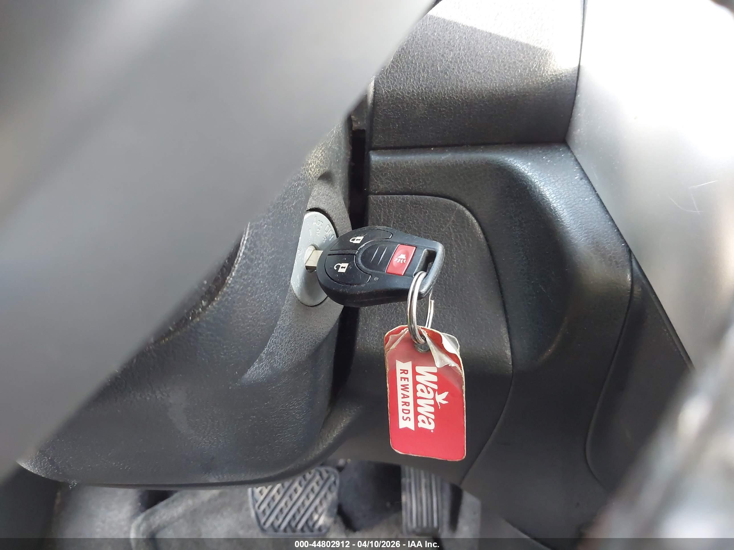 NISSAN VERSA image 11