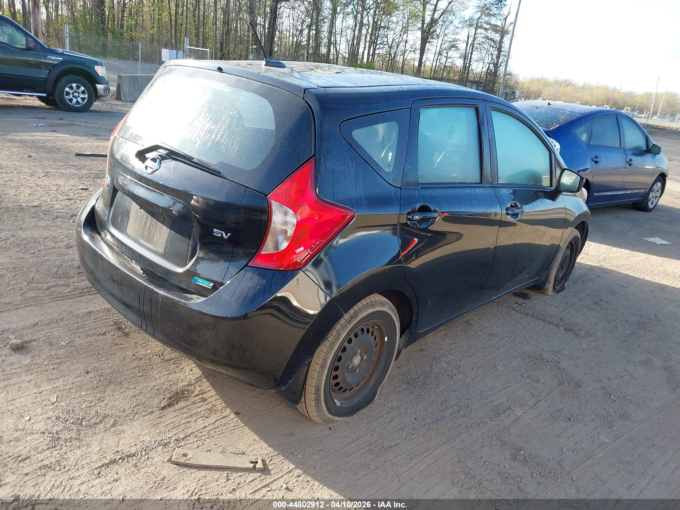 NISSAN VERSA image 4
