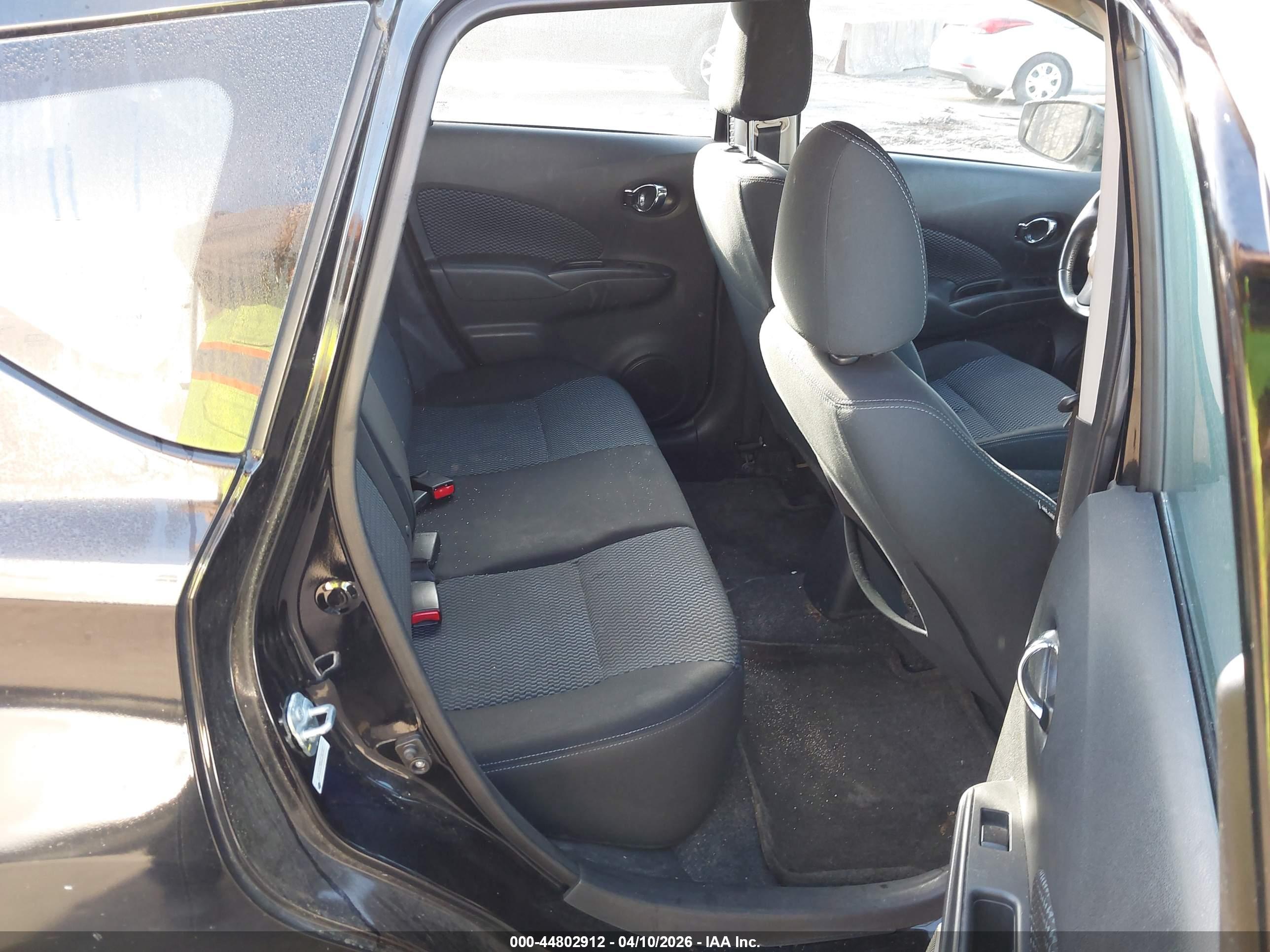 NISSAN VERSA image 8