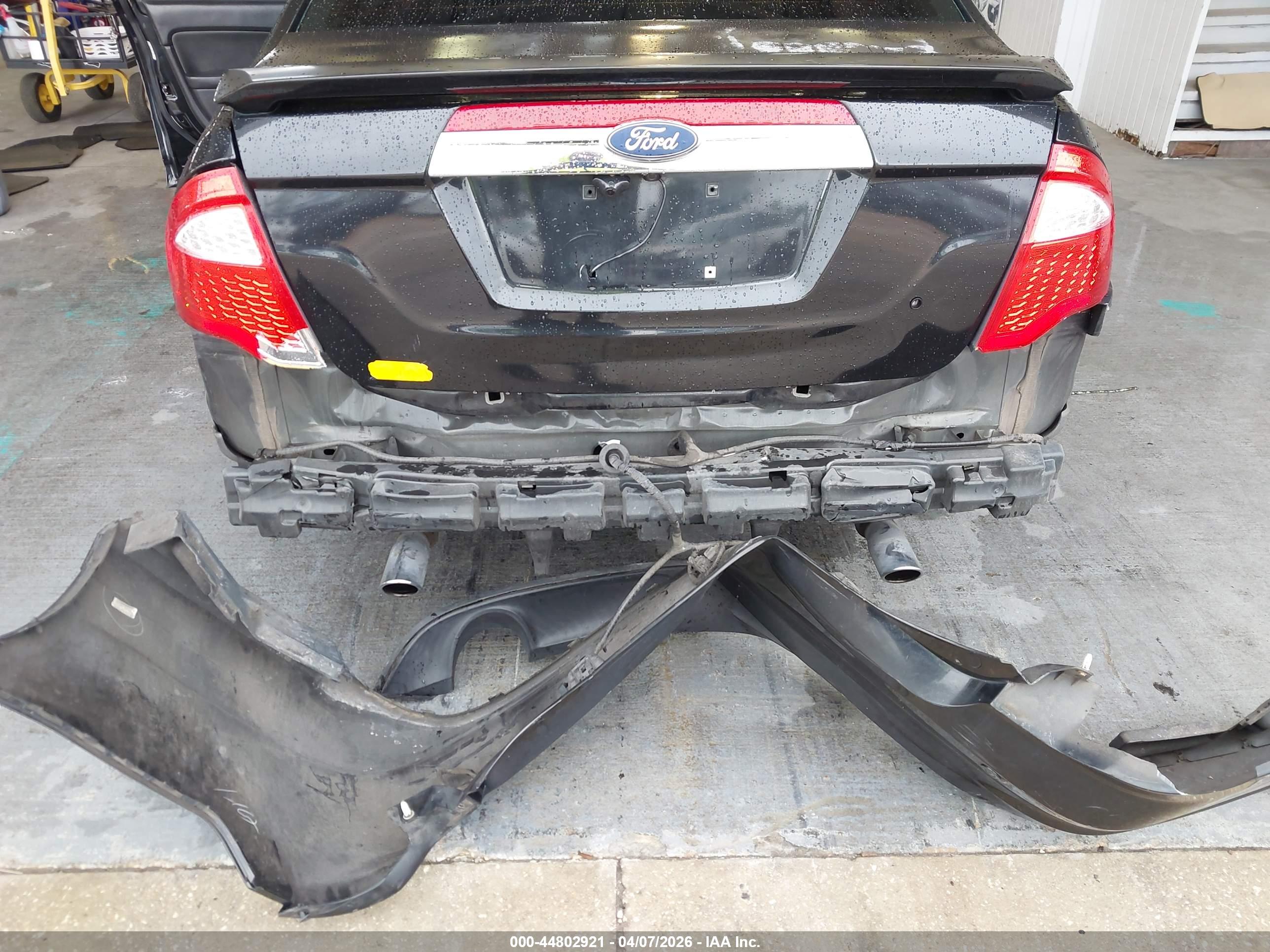 FORD FUSION image 6