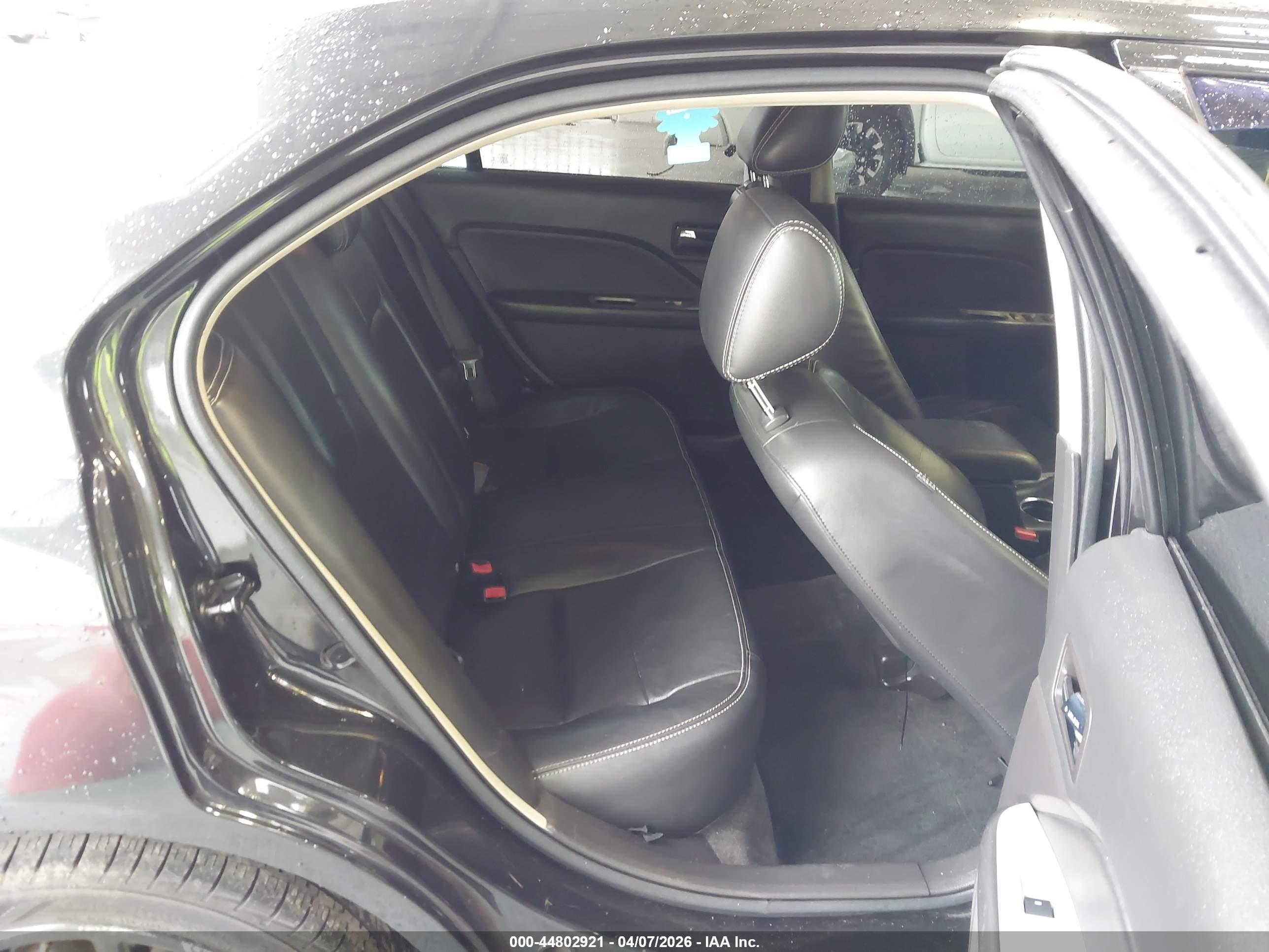 FORD FUSION image 8