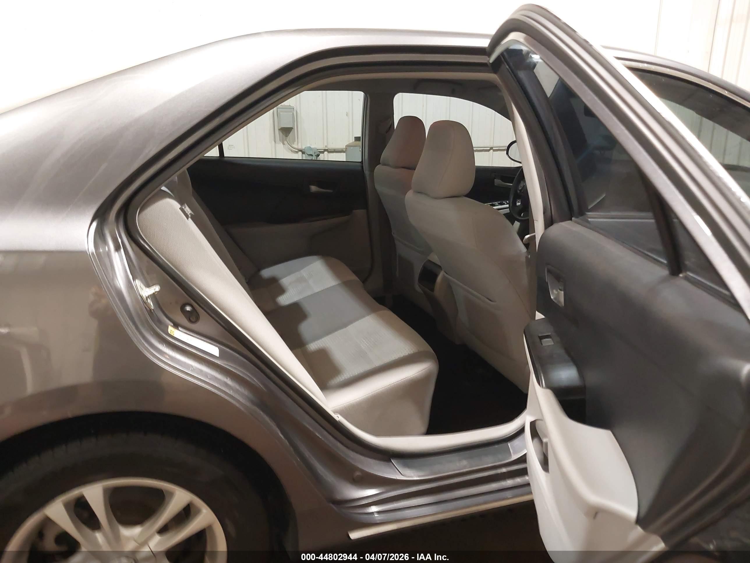 TOYOTA CAMRY image 8