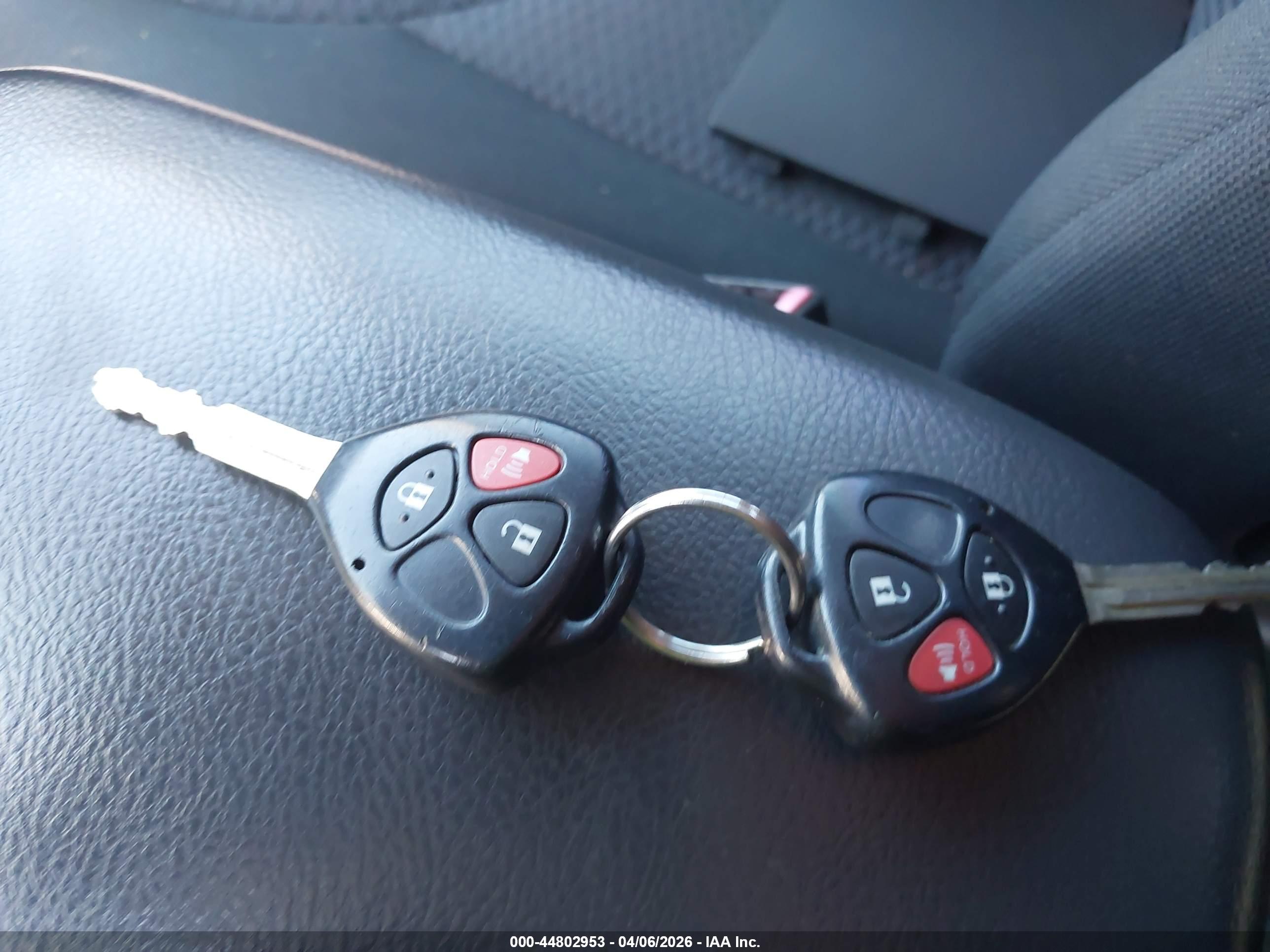 TOYOTA RAV4 image 11