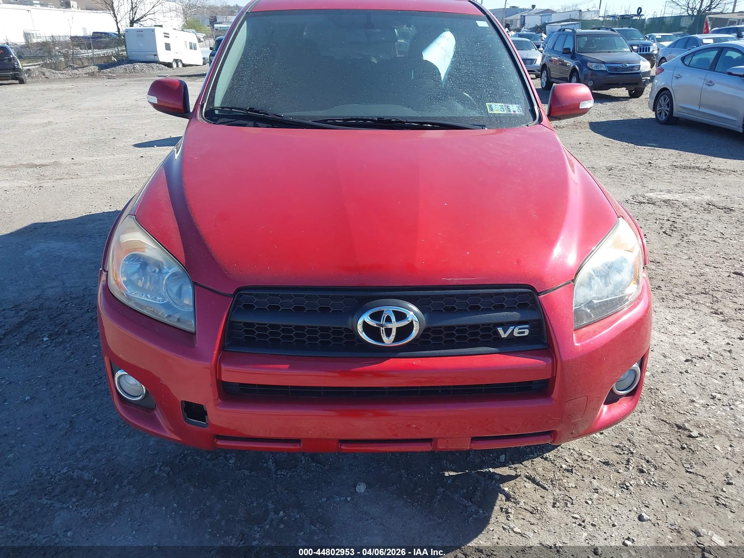 TOYOTA RAV4 image 6